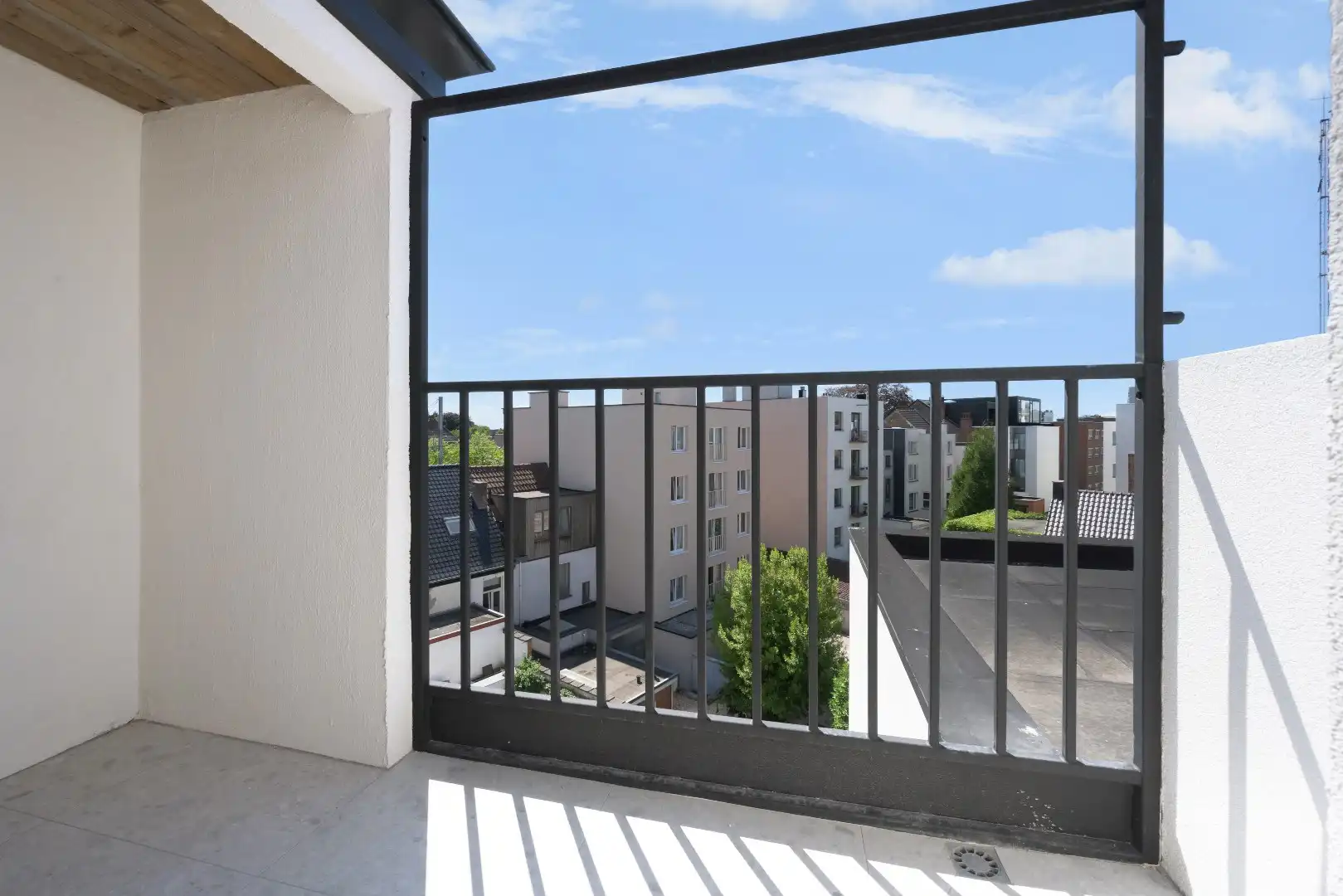 Stijlvol 1 slaapkamerappartement  met terrasje nabij Station Gent-Sint-Pieters foto 6