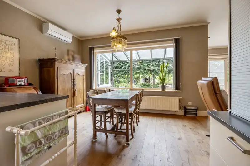 Luxueuze, halfopen bebouwing met 3 slaapkamers, inpandige garage en een prachtige tuin foto 15