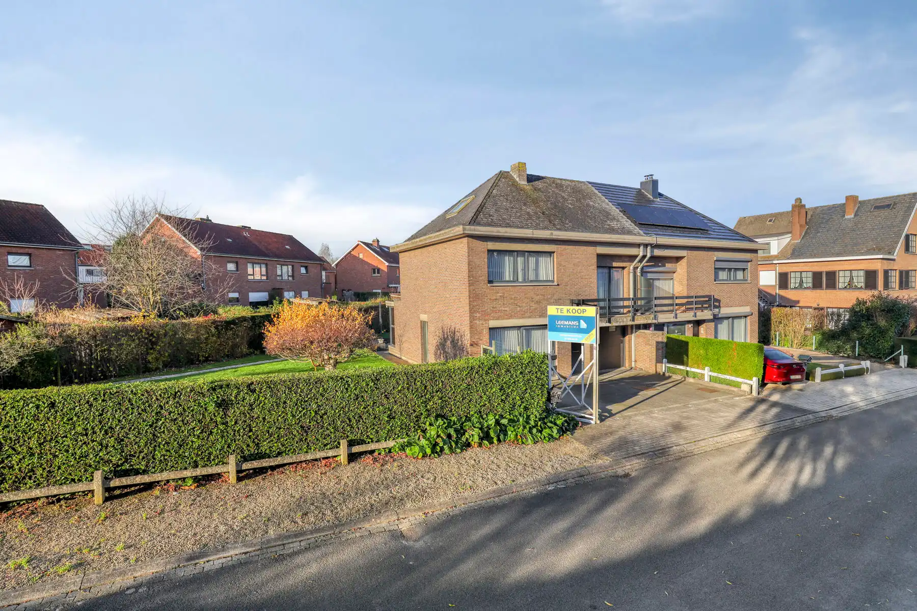 Leemans Immobiliën stelt u  deze centraal, maar toch bijzonder rustig gelegen woning in Dilbeek voor! foto 24