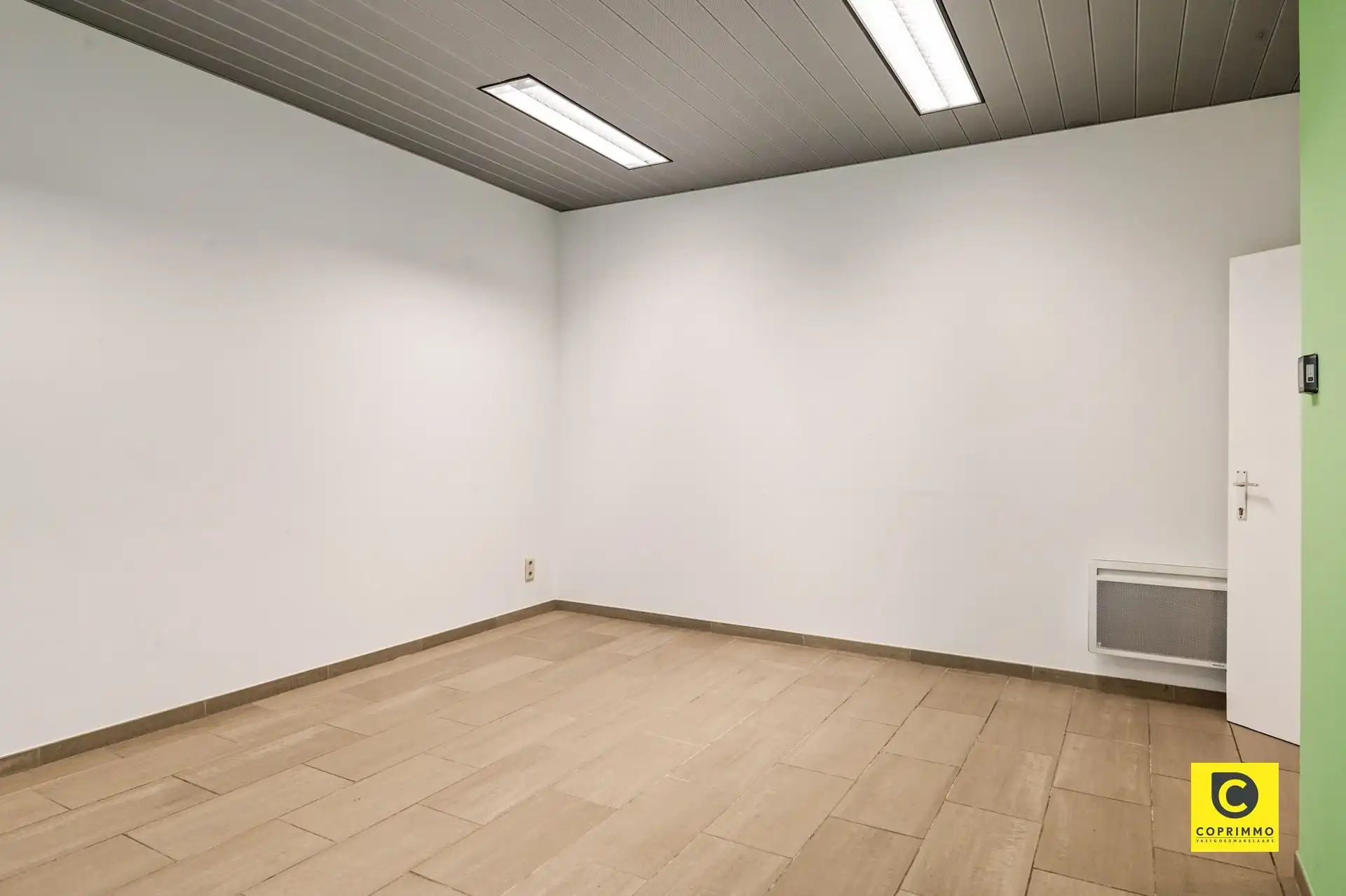 GLV kantoor-/praktijkruimte met 3 staanplaatsen! foto 6