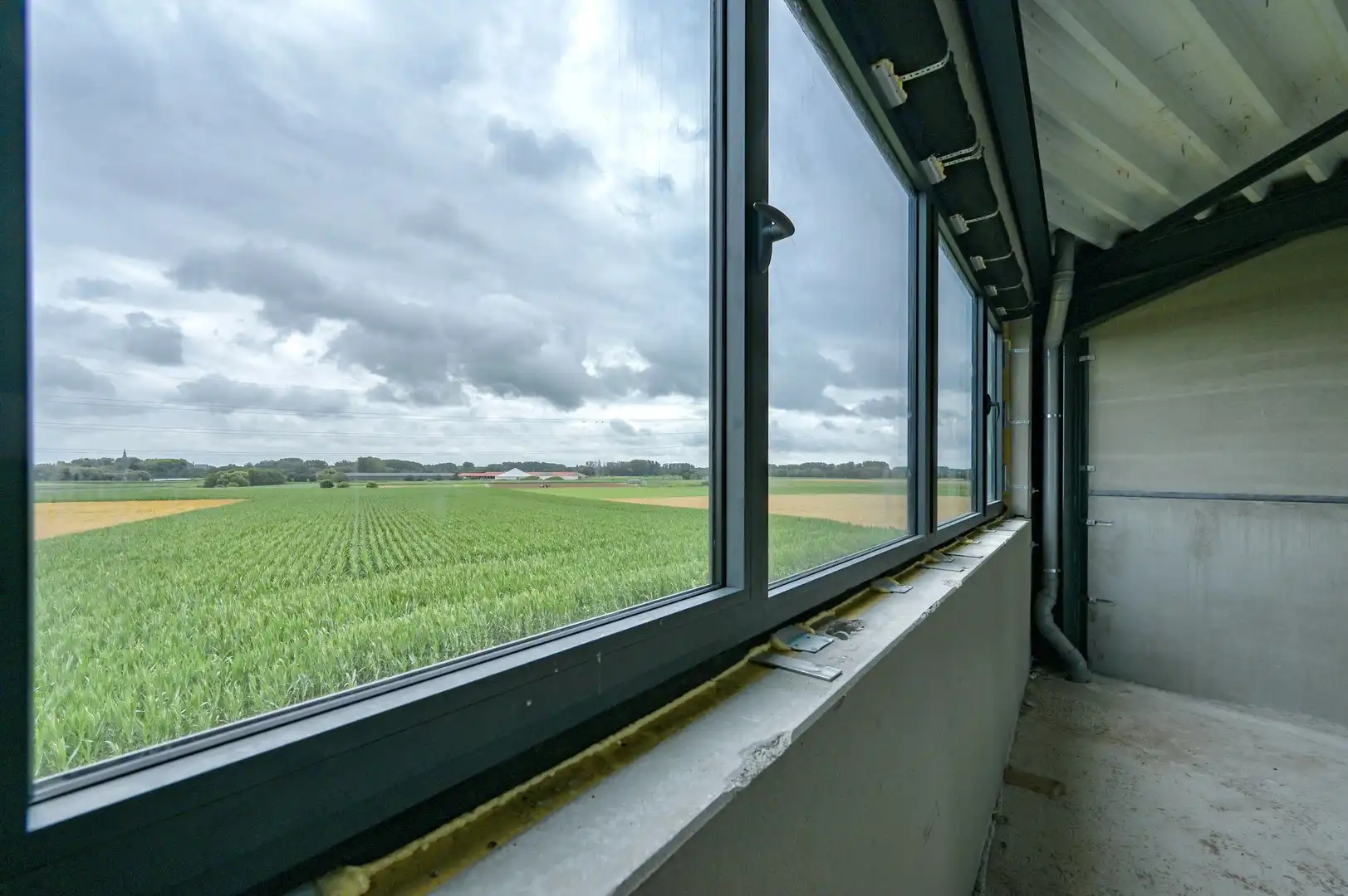 Casco KMO-unit met kantoor, autostaanplaats op toplocatie foto 5
