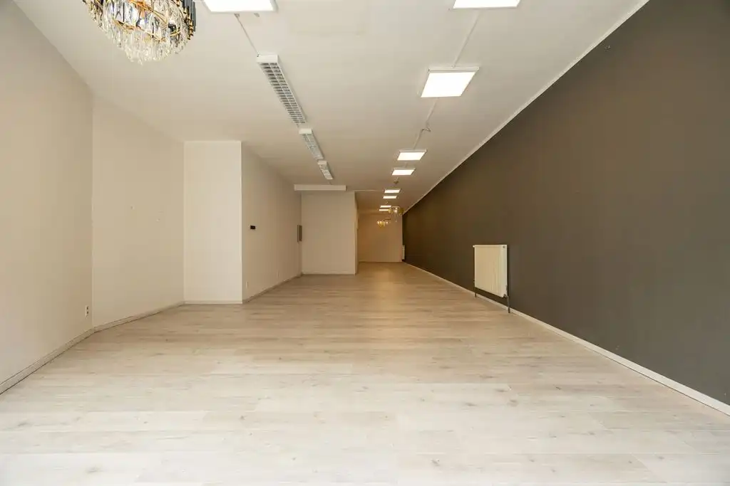 Ruime Handelsgelijkvloers met grote visibiliteit foto 7