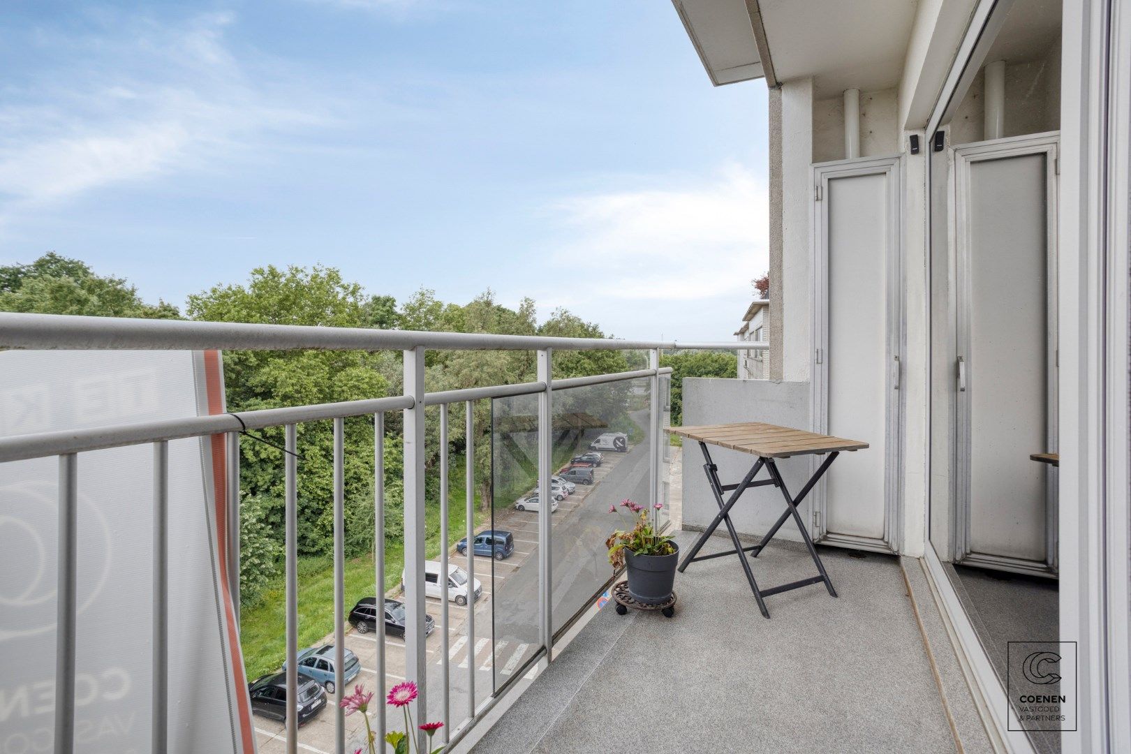 Ruim gerenoveerd appartement van 97 m² met twee slaapkamers te Merksem! foto 17
