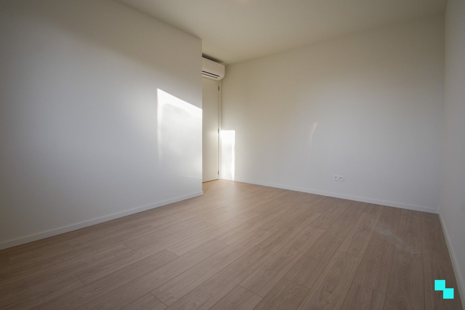 Volledig afgewerkte nieuwbouwwoning met carport te Sleihage foto 16