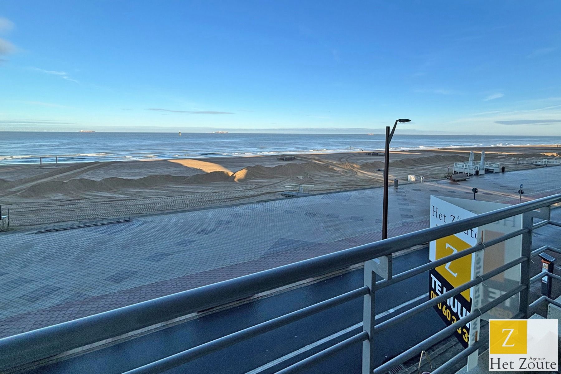 Gemeubeld appartement - frontaal Zeezicht - 4 slaapkamers foto {{pictureIndex}}