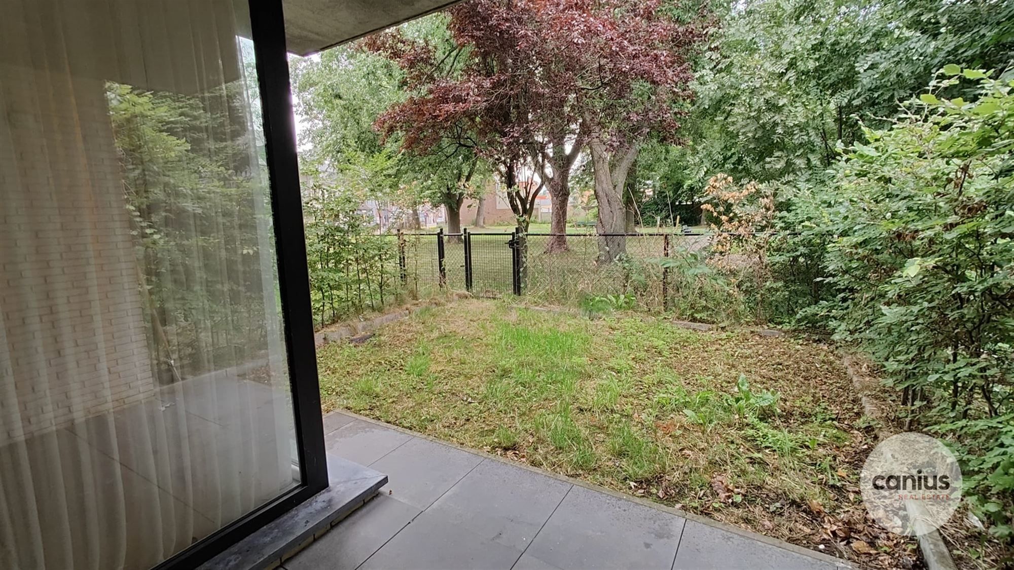 GELIJKVLOERS APPARTEMENT MET TUIN foto 5