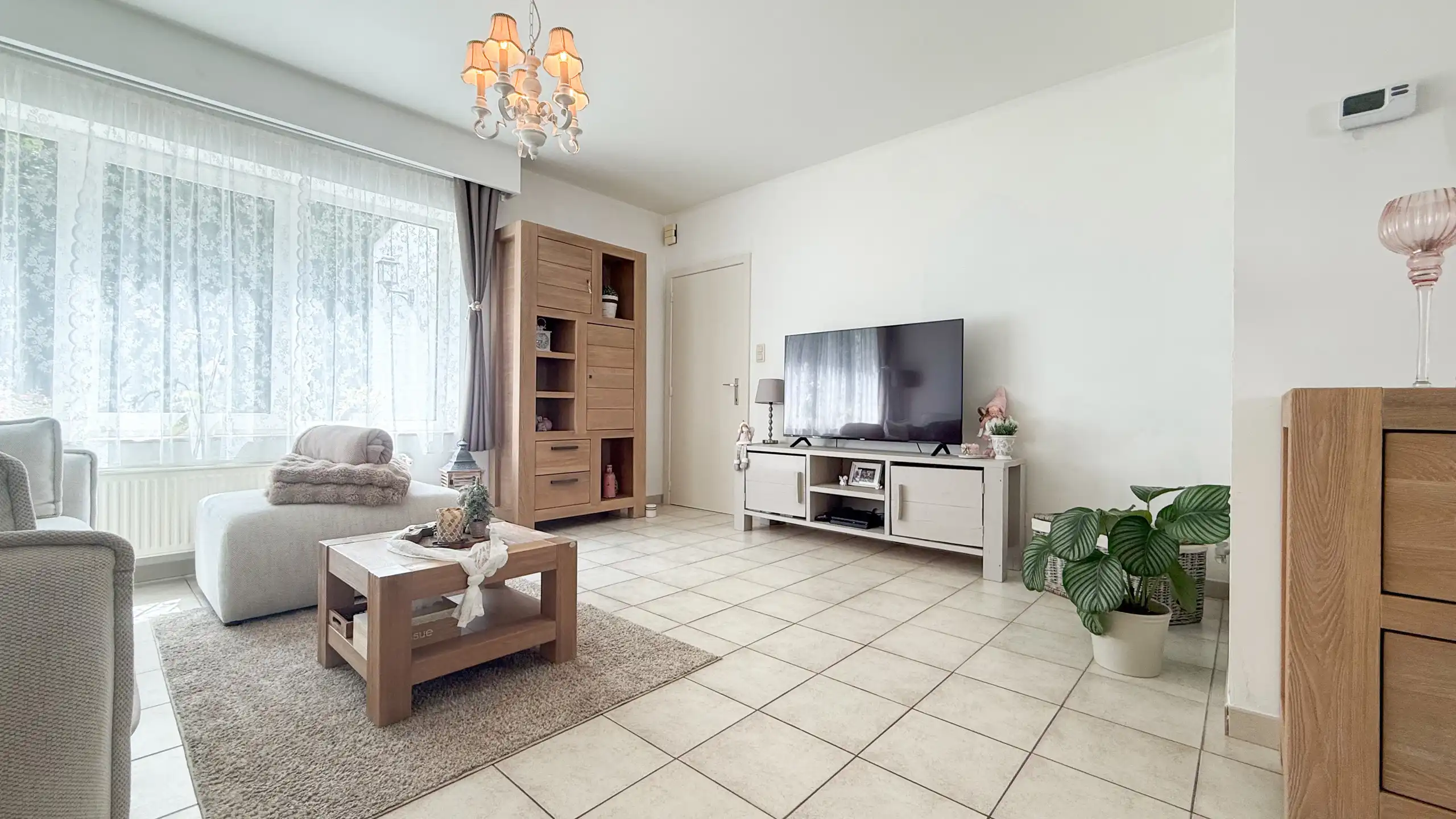 Gezellige instapklare starterswoning met 2 slpks en garage! foto 6