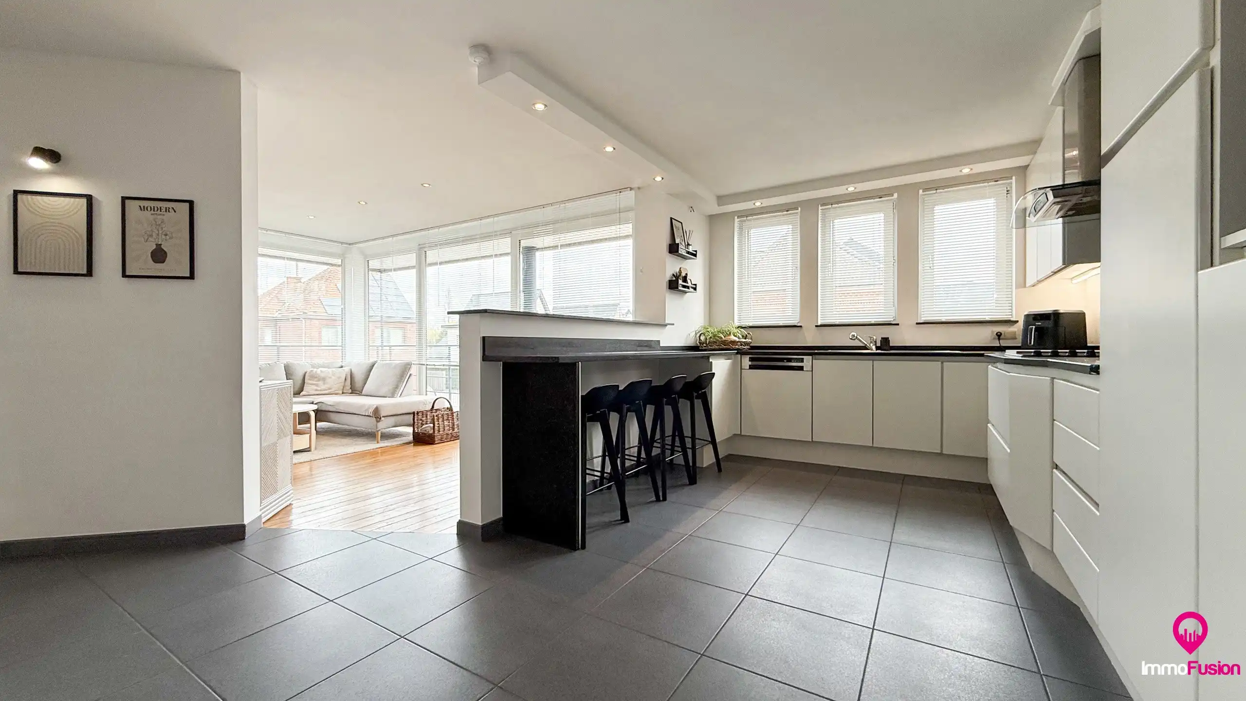 Ruim appartement met 4 slaapkamers en parking in Tuilt! foto 8