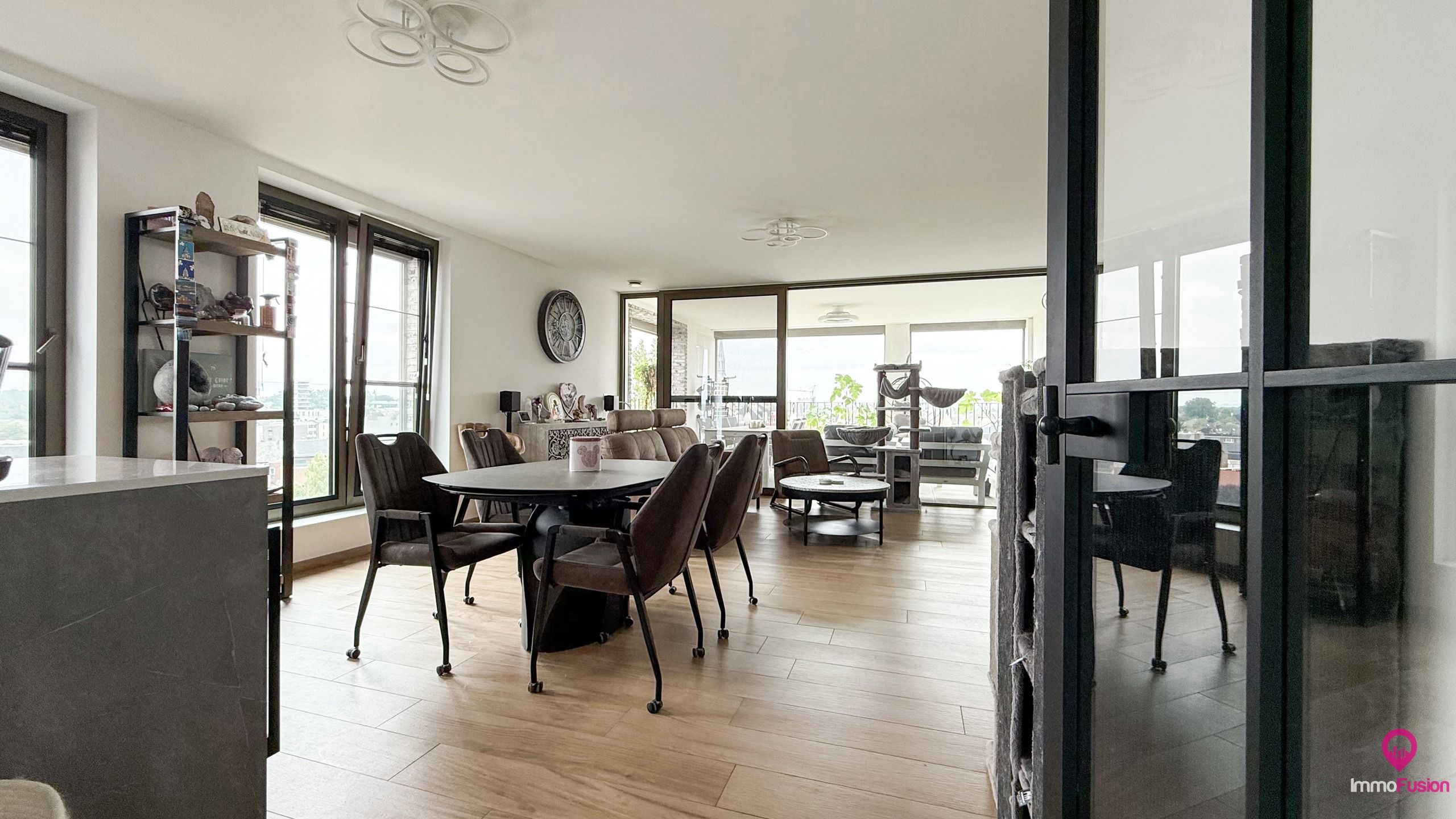 Luxueus nieuw appartement van 107m² met panoramisch terras!  foto 2