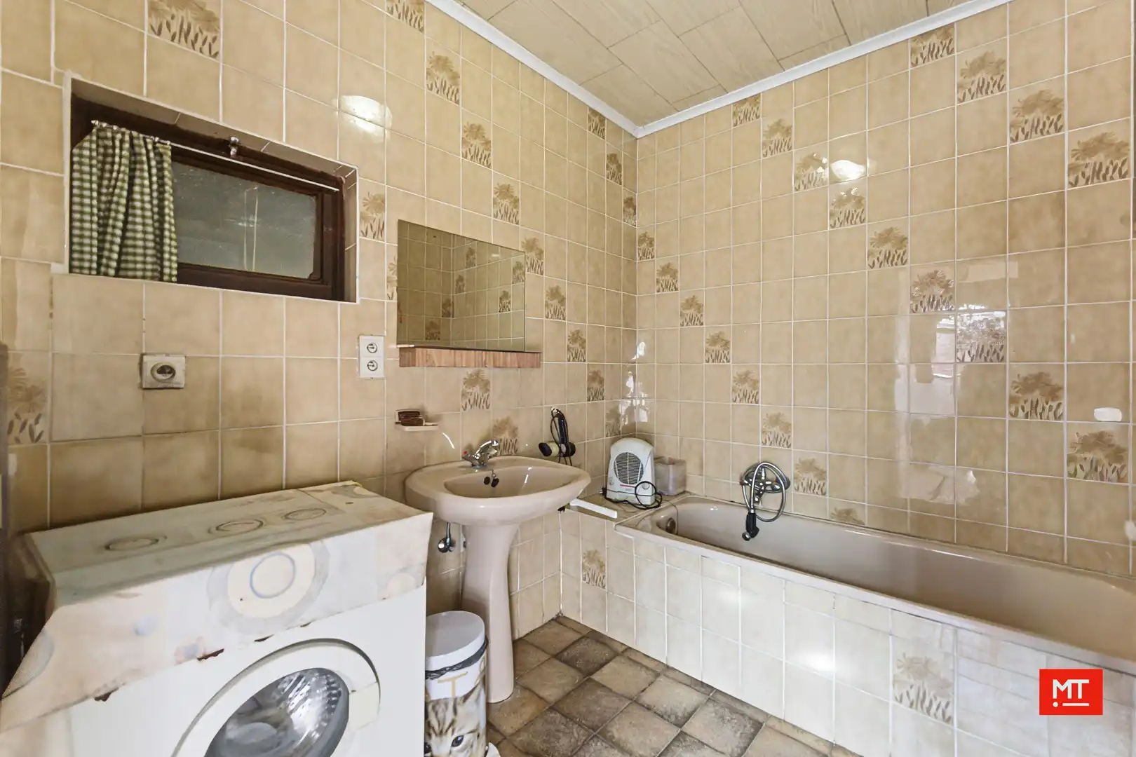 Te renoveren woning met 3 slaapkamers, Zuidgerichte tuin en garage in het centrum van Zonnebeke foto 7