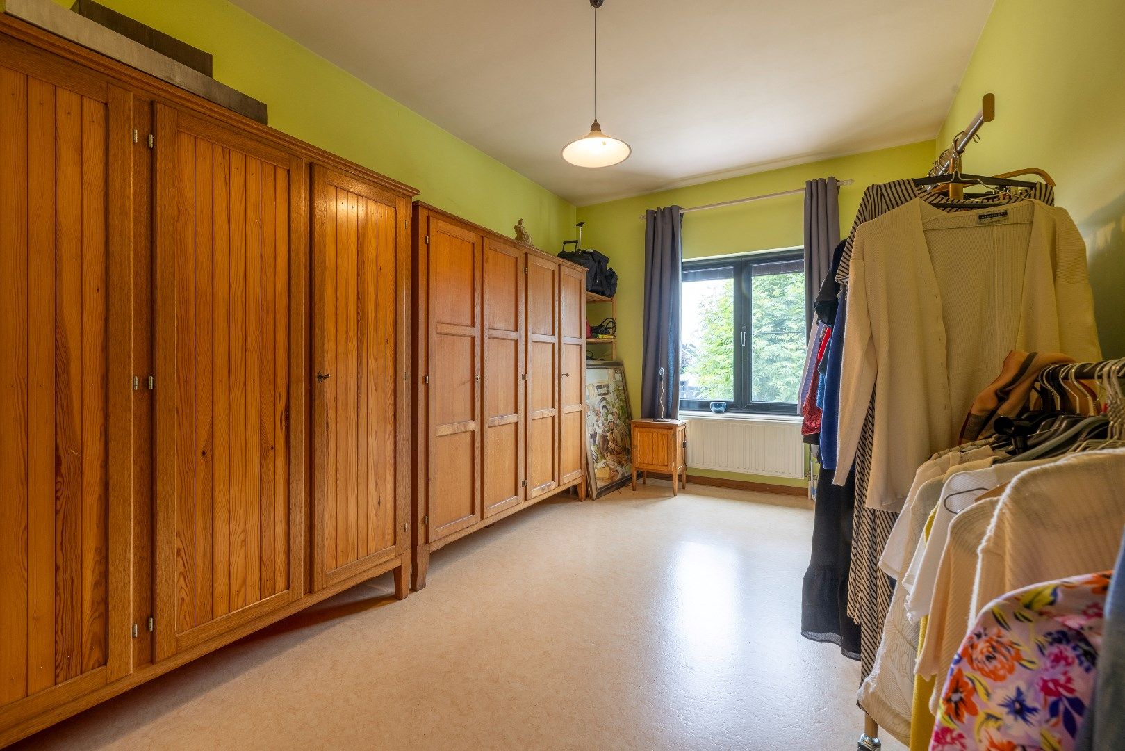 Instapklare en ruime gezinswoning met 3 slk, garage en tuintje foto 17