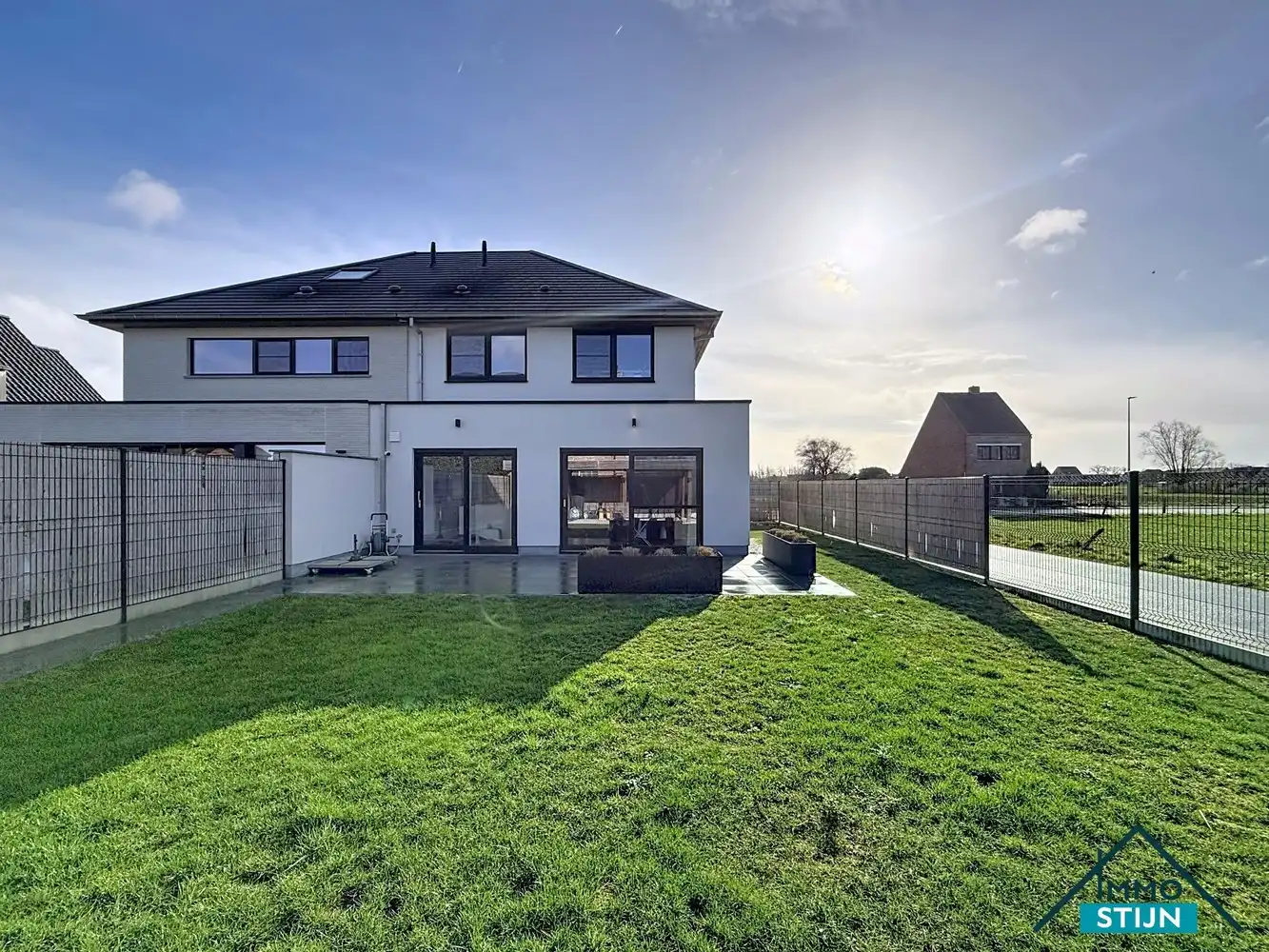 Landelijk gelegen woning met vijf slaapkamers foto 17