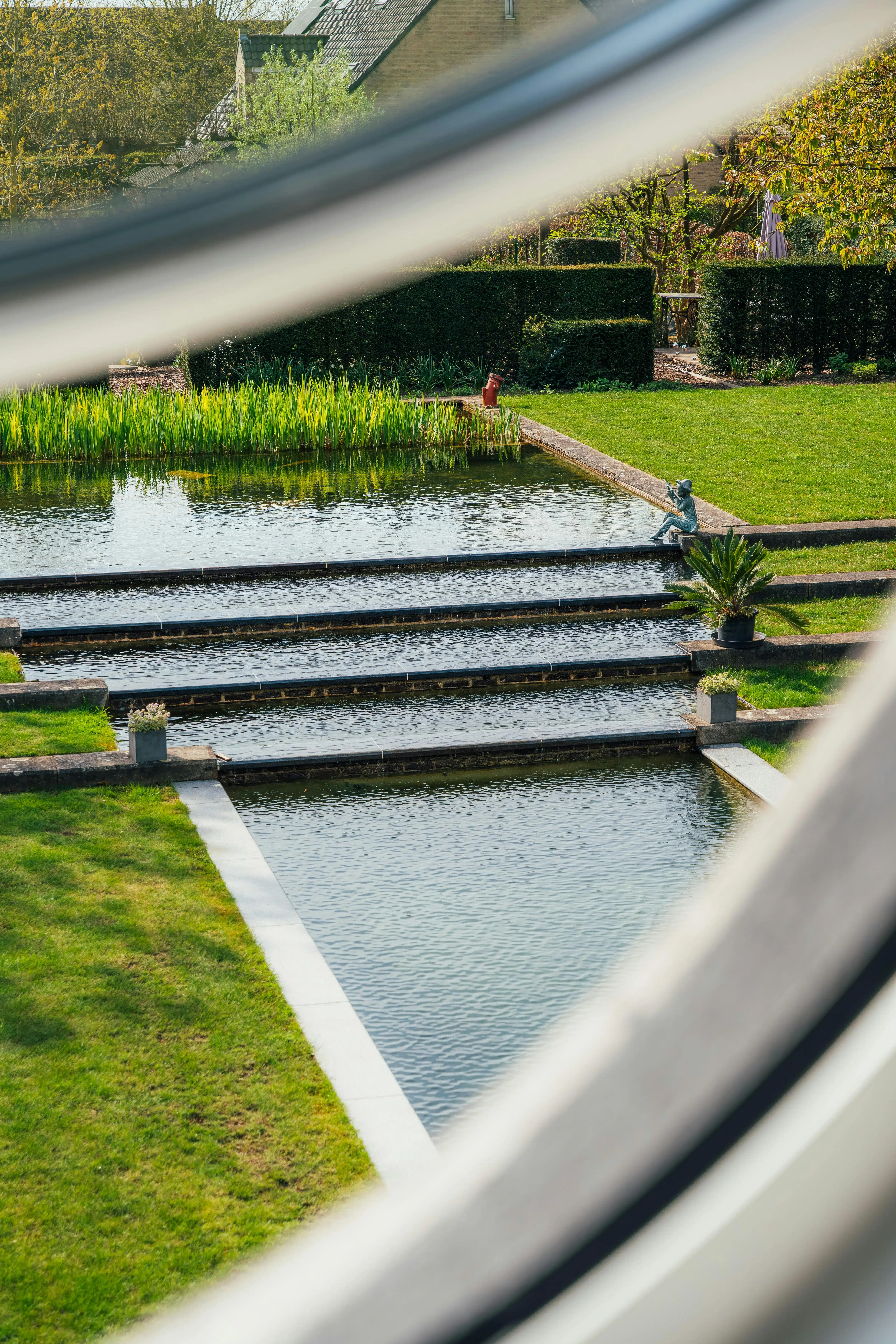 Villa op 2300 m² en vier slaapkamers te koop in Heule! foto 17