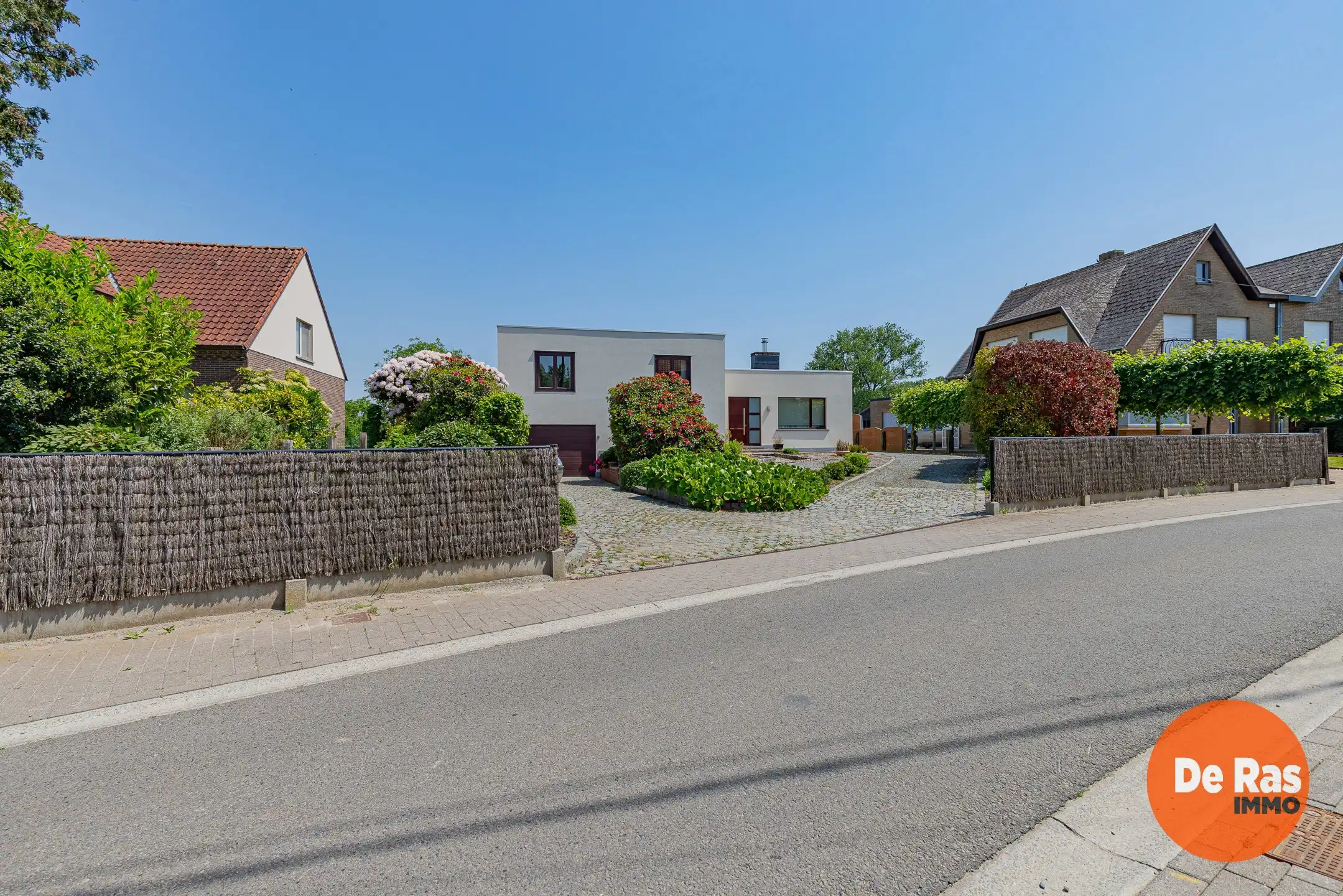 HILLEGEM -Architectenwoning met 3 slp/garage en weide op 48a foto 6
