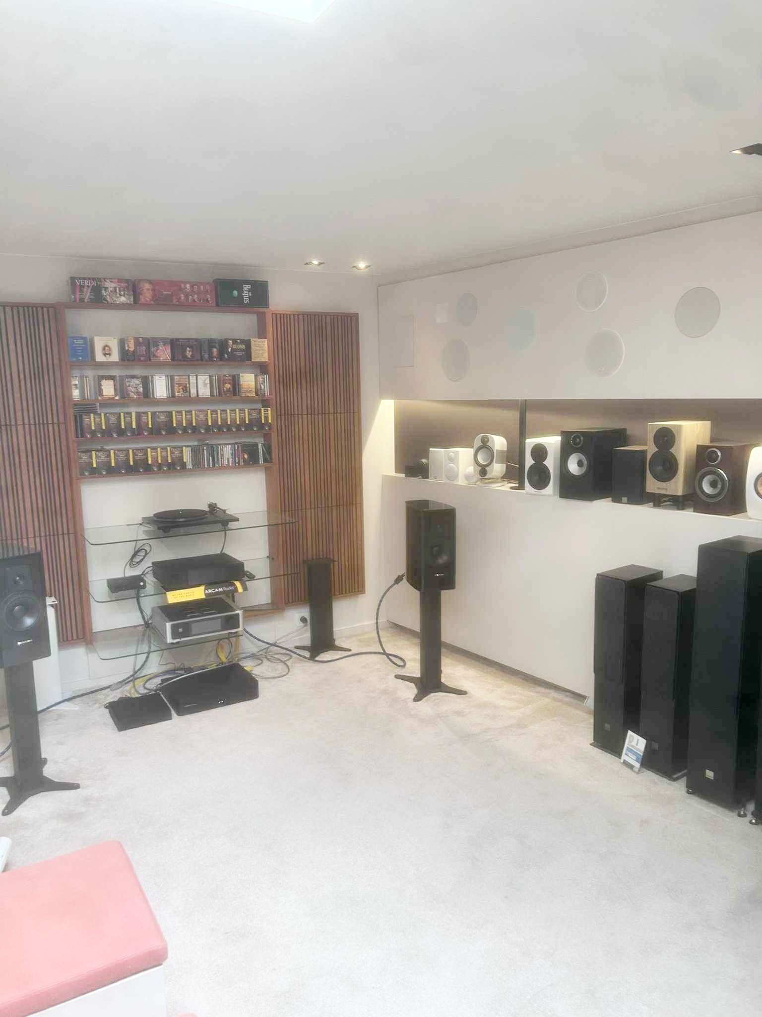 GOED GELEGEN KANTOOR OF WINKEL MET GARAGE foto 11