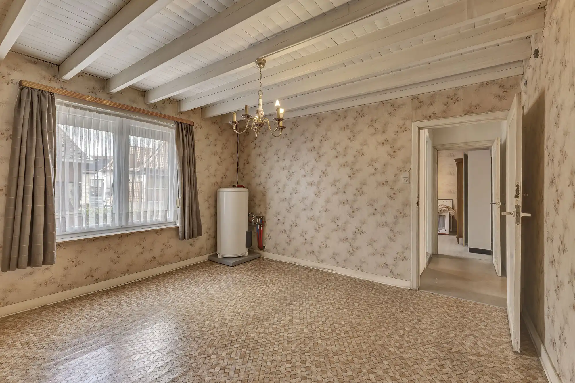 Charmante, te renoveren boerderij met opslagplaats foto 19