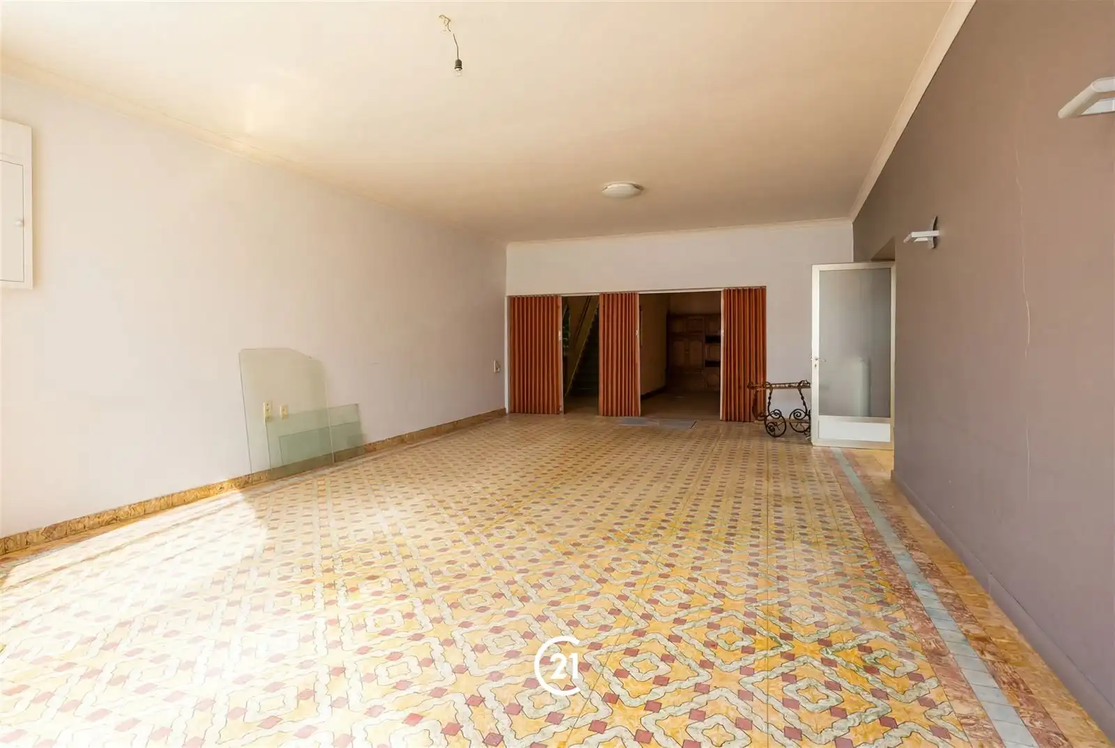 Ruime, te renoveren woning op een strategische ligging foto 4