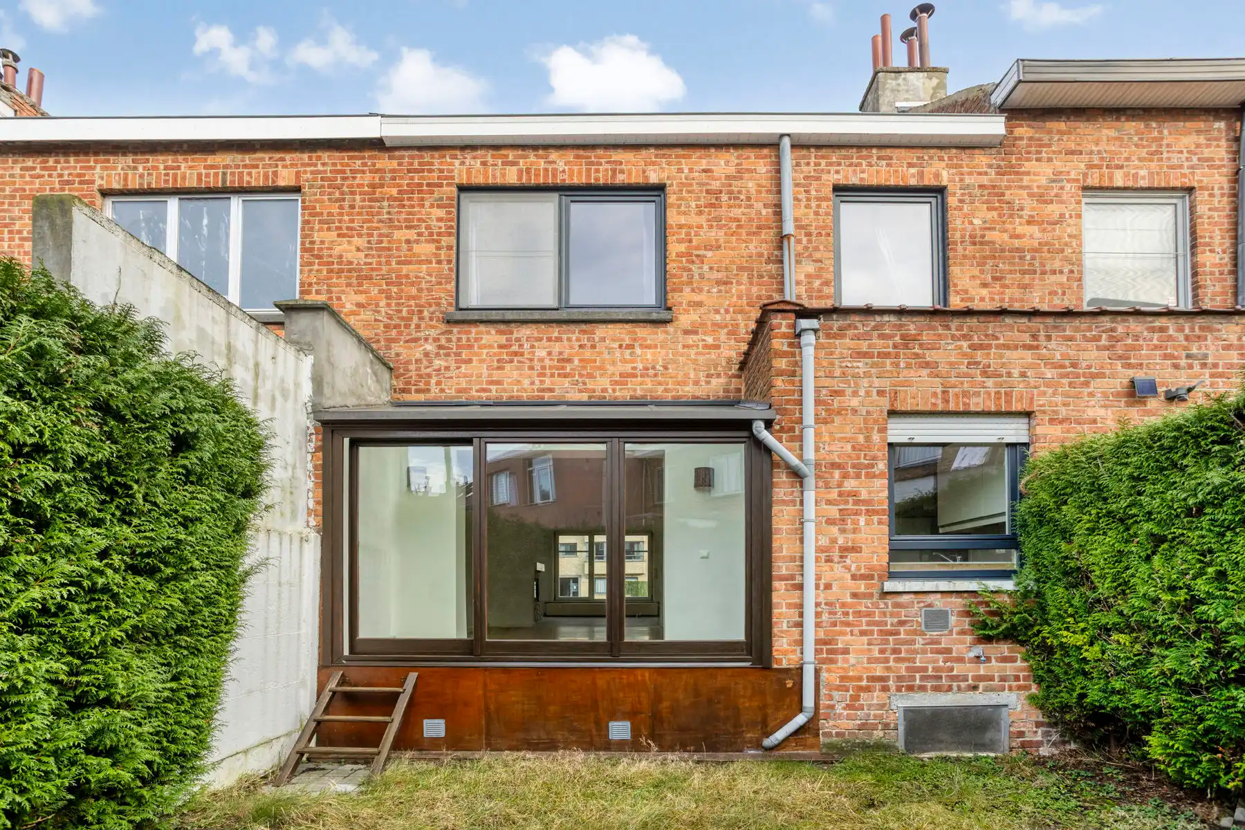 Goed gelegen woning met 4 slaapkamers, tuin en garage foto 23