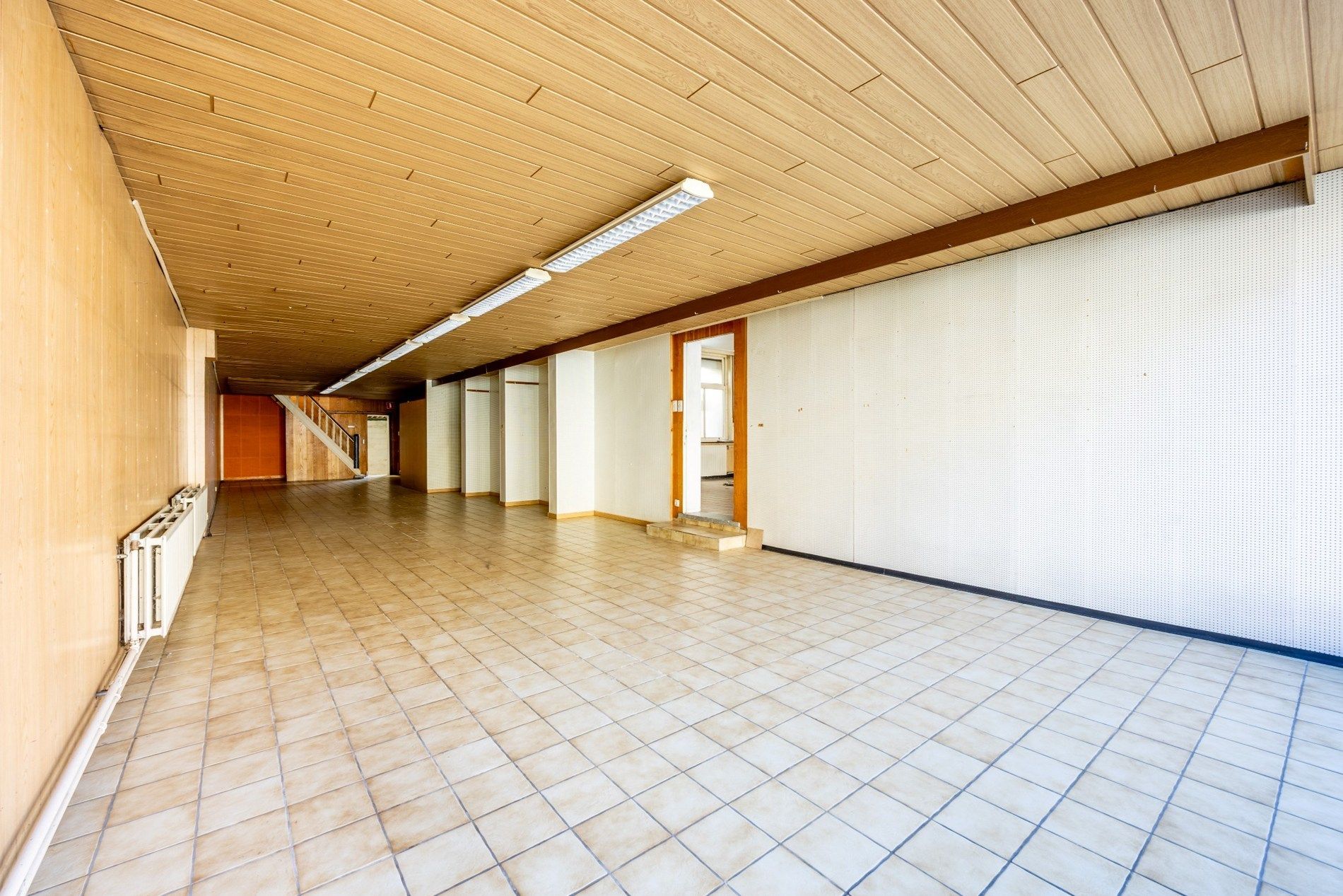 Gebouw voor gemengd gebruik met atelier op 568 m² foto 8