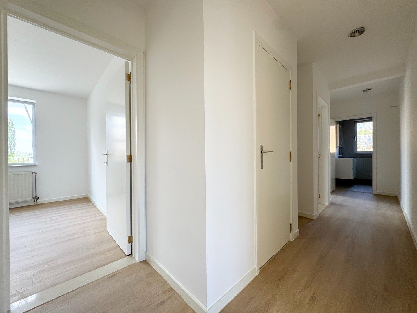 Recent gerenoveerd appartement met drie slaapkamers en garage. foto 5