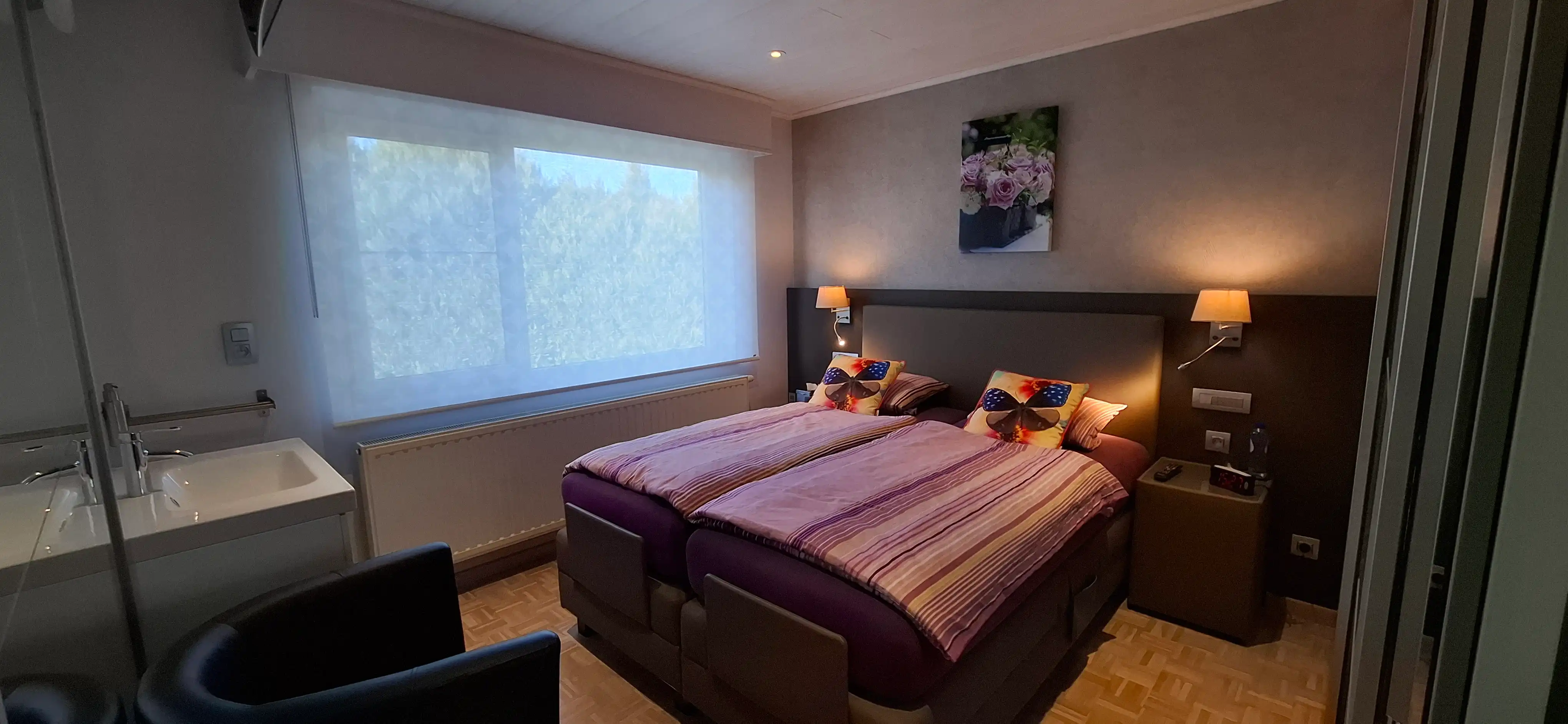 Ruime woning met veel lichtinval, volledig onderkelderd en prachtige tuin foto 10