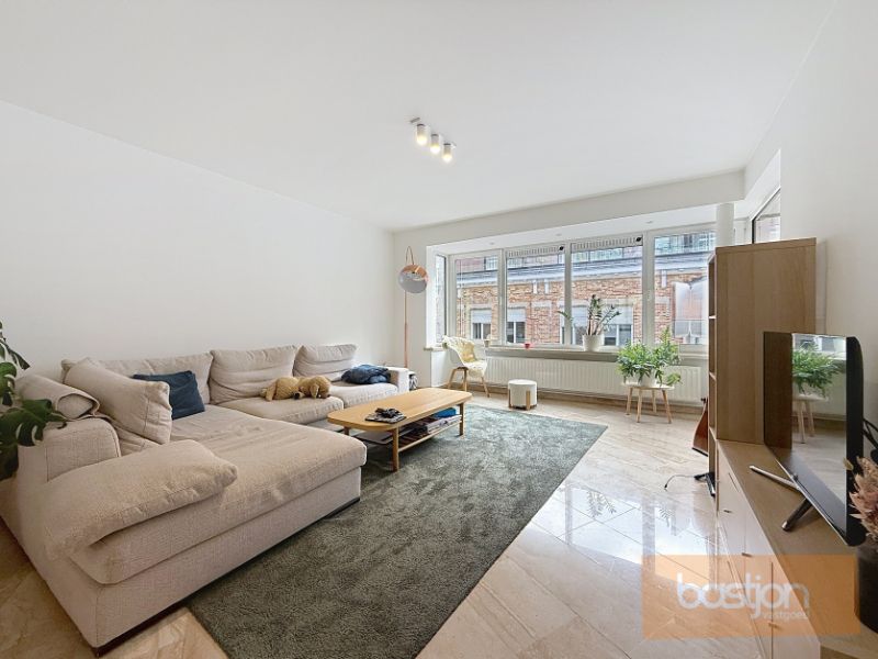 Centraal gelegen ruim appartement met 3 slaapkamers en garage. foto 6