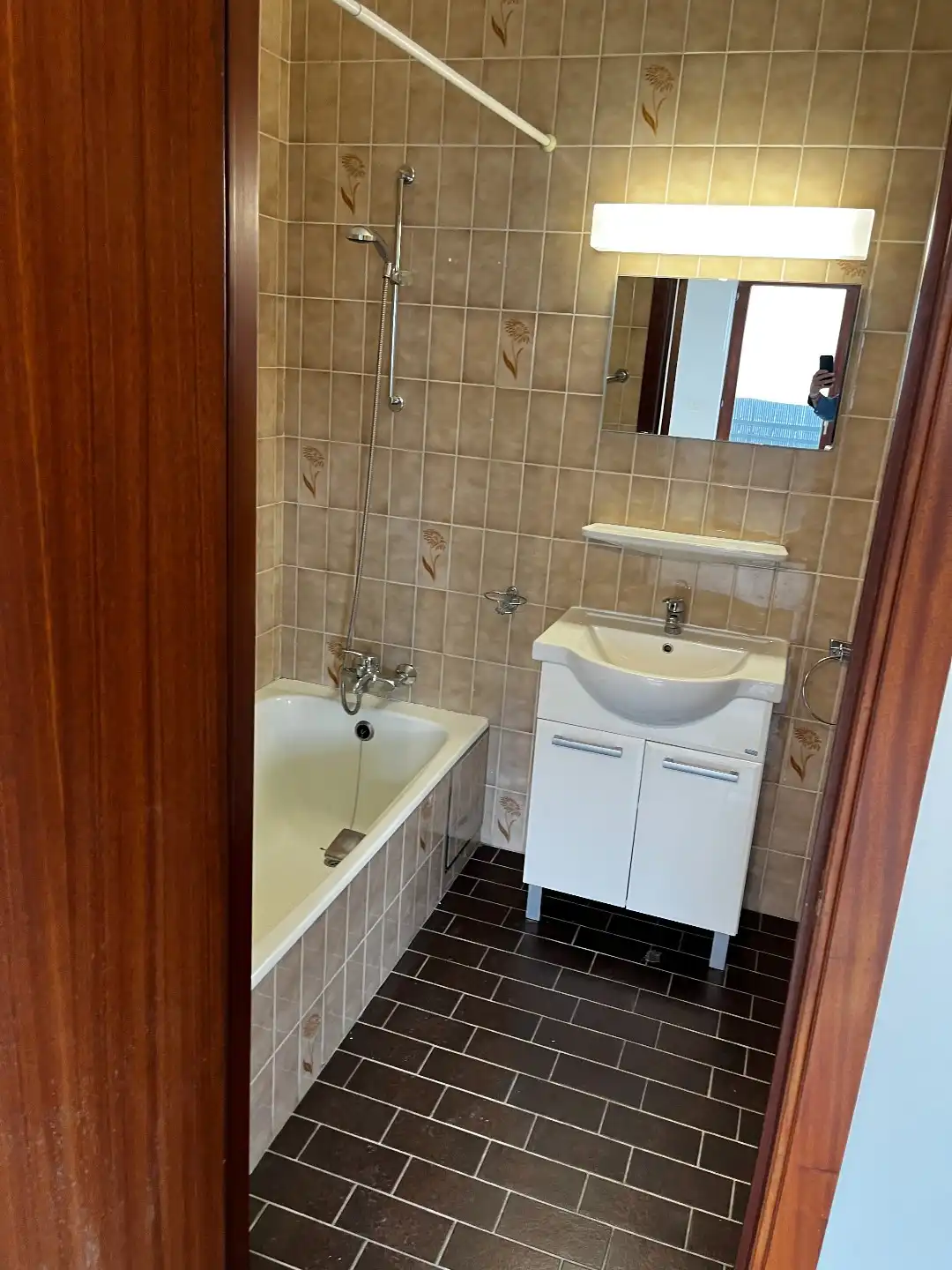 Prachtige, instapklare en volledig vers geschilderde flat in Wemmel! foto 5