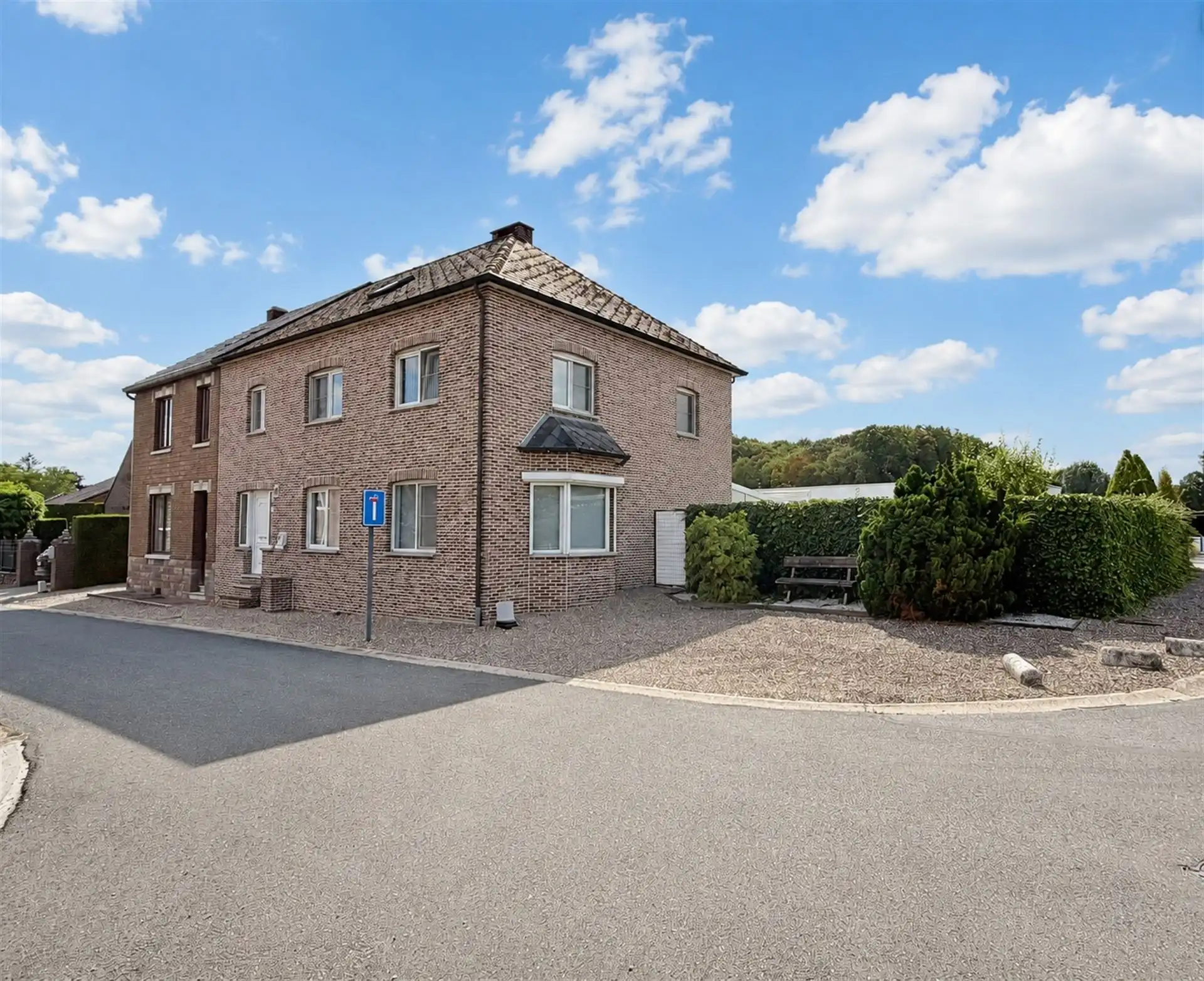 Hoofdfoto van de publicatie: Verrassend ruime gezinswoning met 4 slaapkamers, kelder, zolder en een grote inpandige garage!