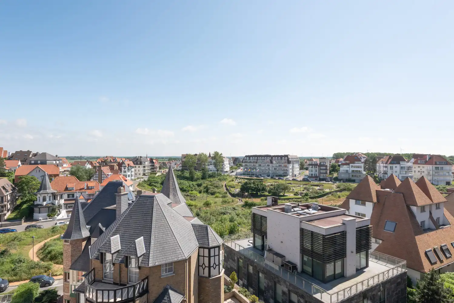 Ruim duplexappartement met zonnig terras en prachtig open uitzicht in Duinbergen foto 2
