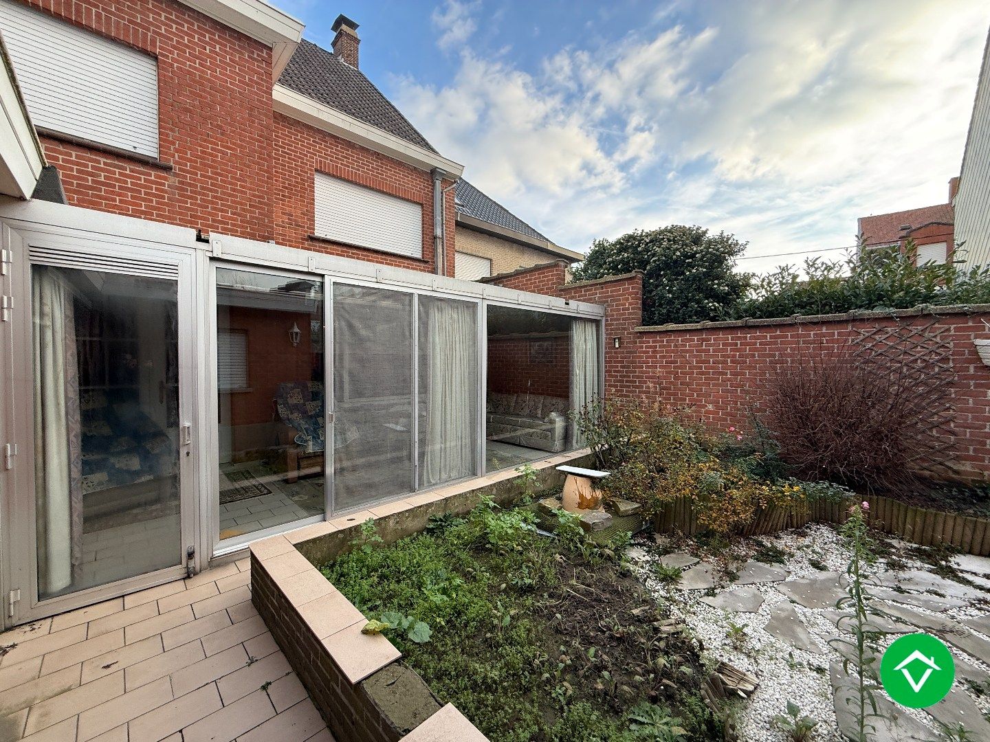 Karaktervolle, stevige woning met 4 slaapkamers, tuin en garage in centrum Roeselare foto 12