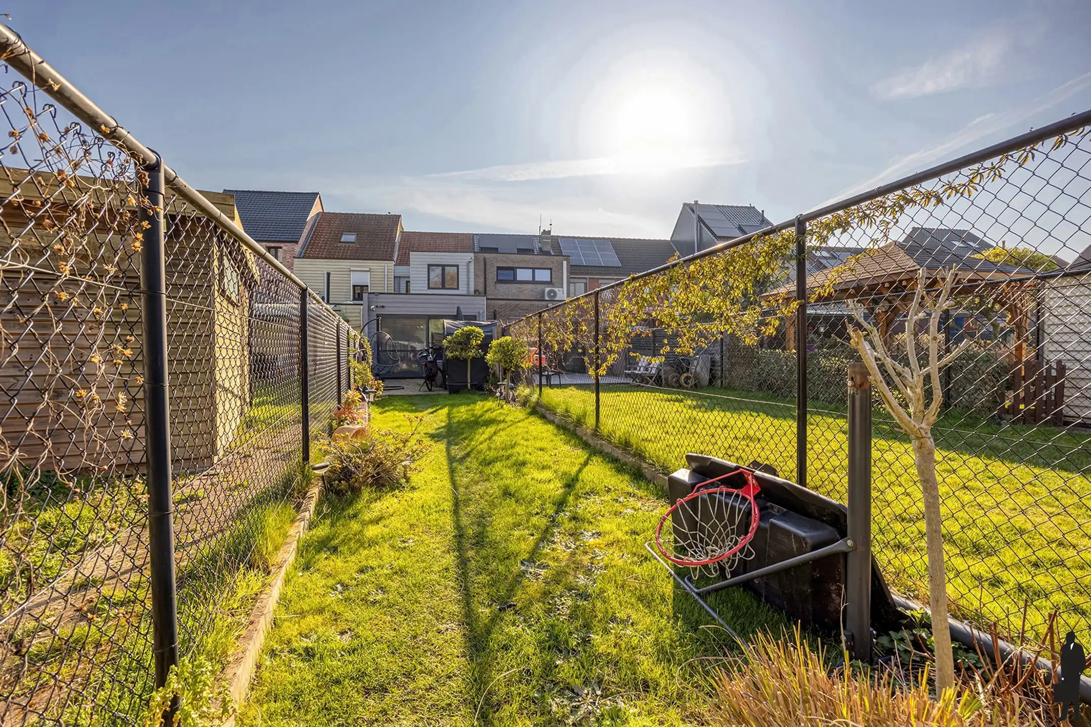 Instapklare woning met 3 slpk &  tuin met achteruitweg foto 11