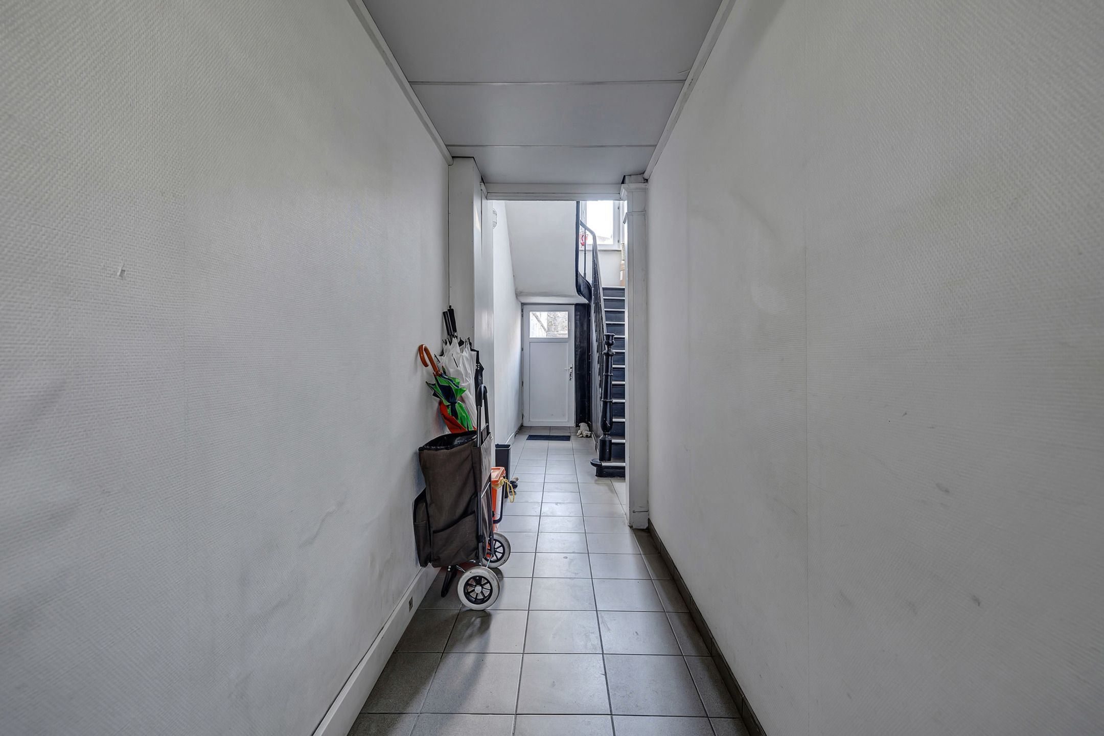 Appartementsgebouw met handelsgelijkvloers in Molenbeek foto 3