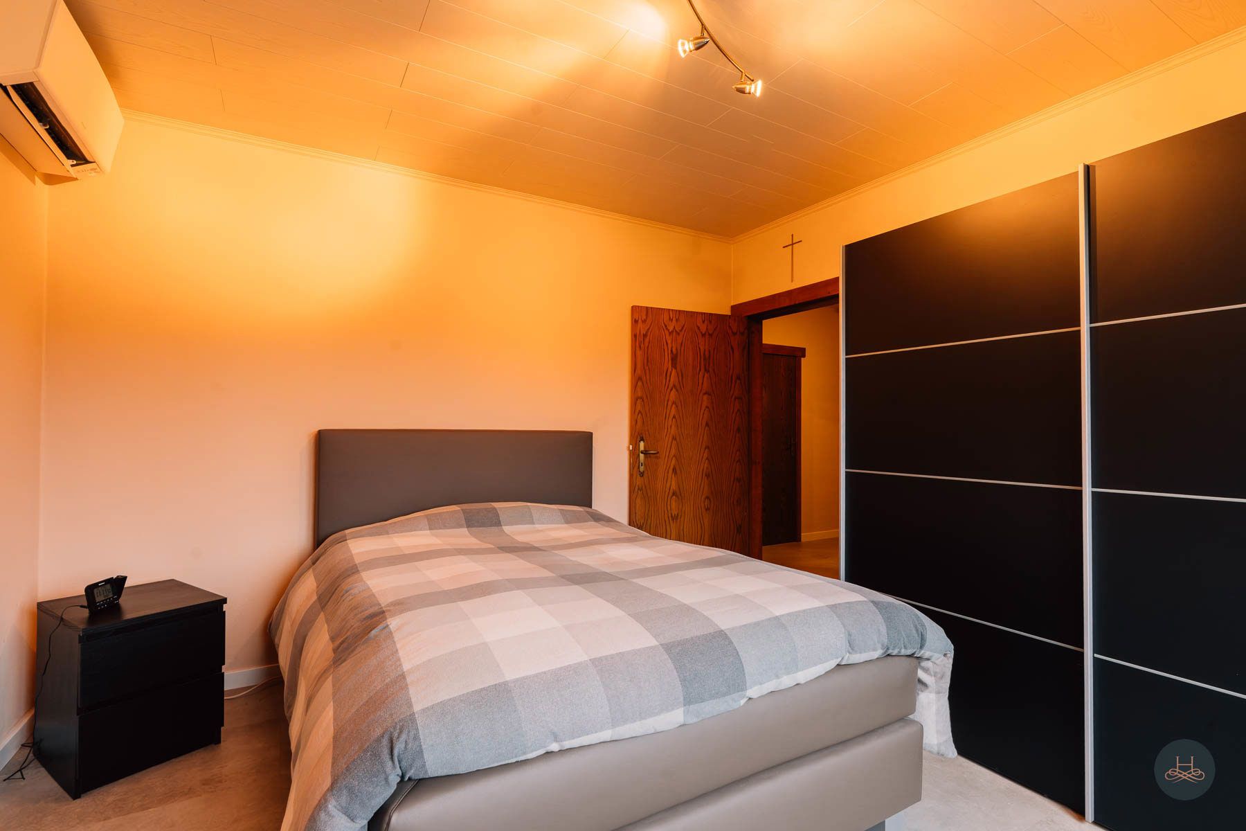 Ruime energiezuinige gezinswoning met veel parkeerplaatsen foto 11