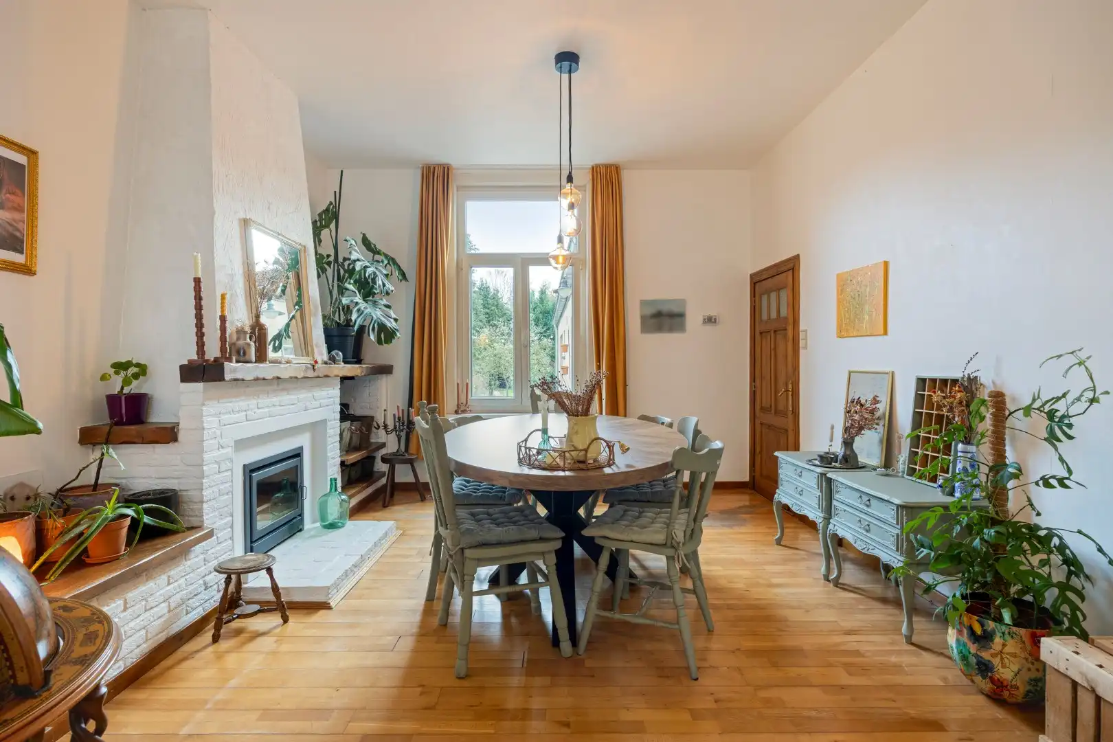 Ruime, instapklare woning met prachtig karakter en unieke tuin (29a40ca) !  foto 5