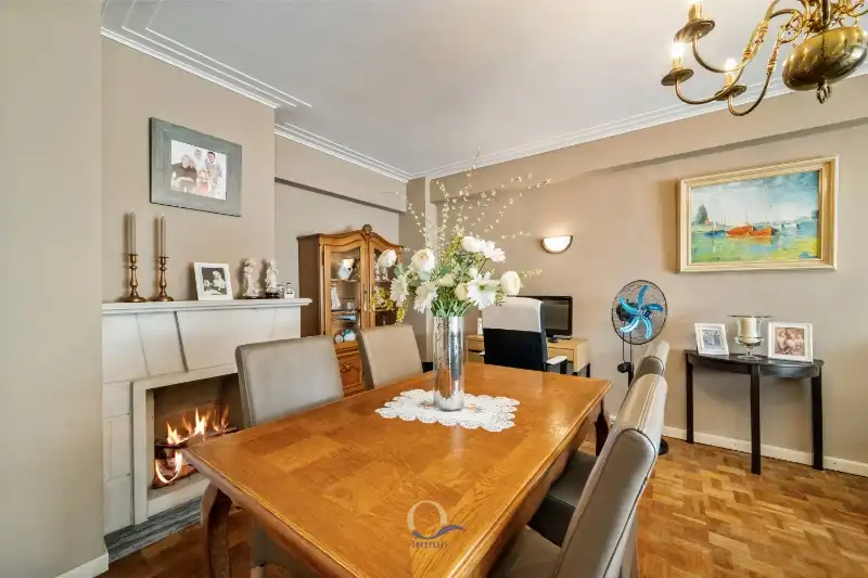 Lichtrijk 1-slaapkamerappartement aan het Prinses Stefanieplein foto 5