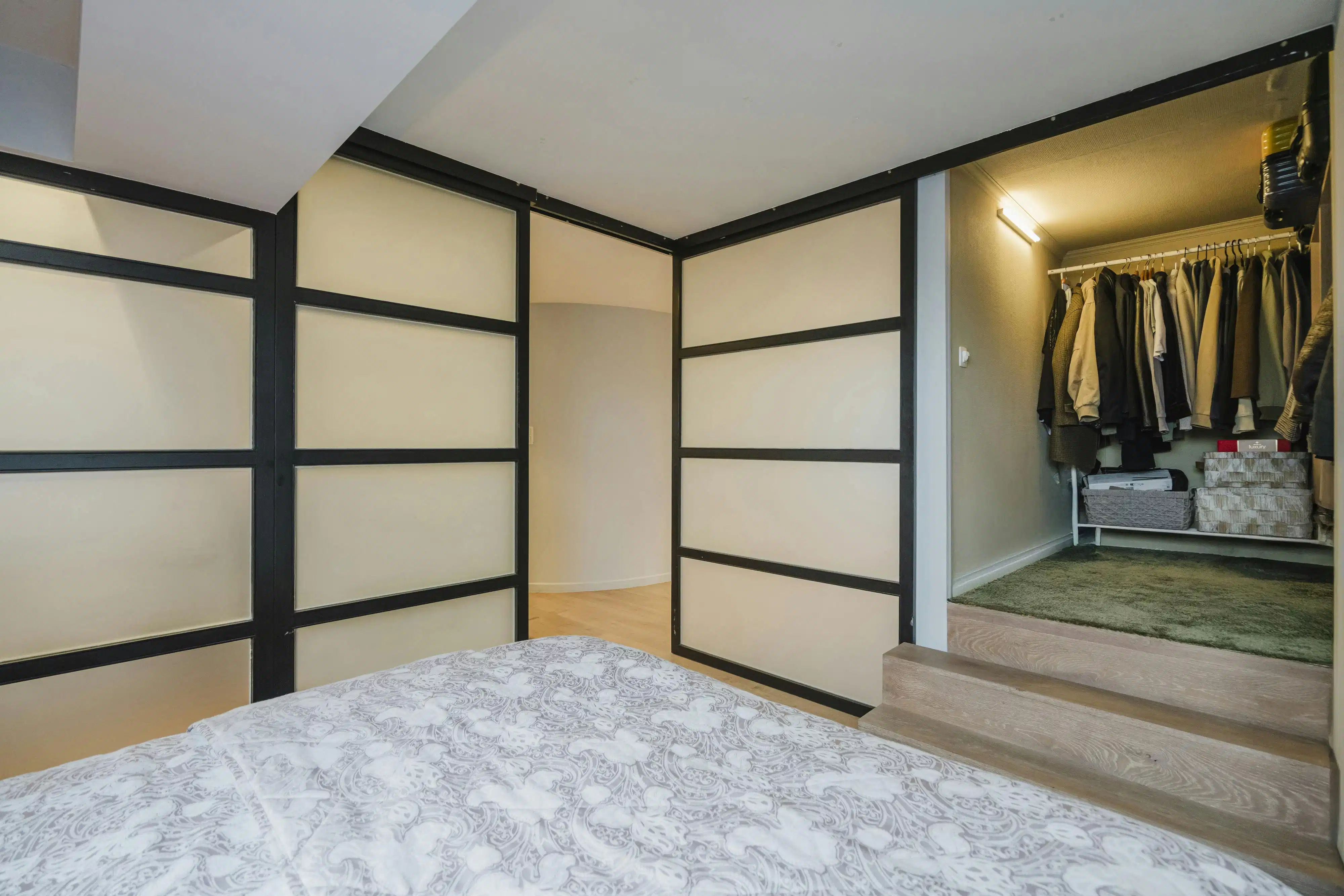 Eén-slaapkamerappartement te koop in hartje Kortrijk! foto 13