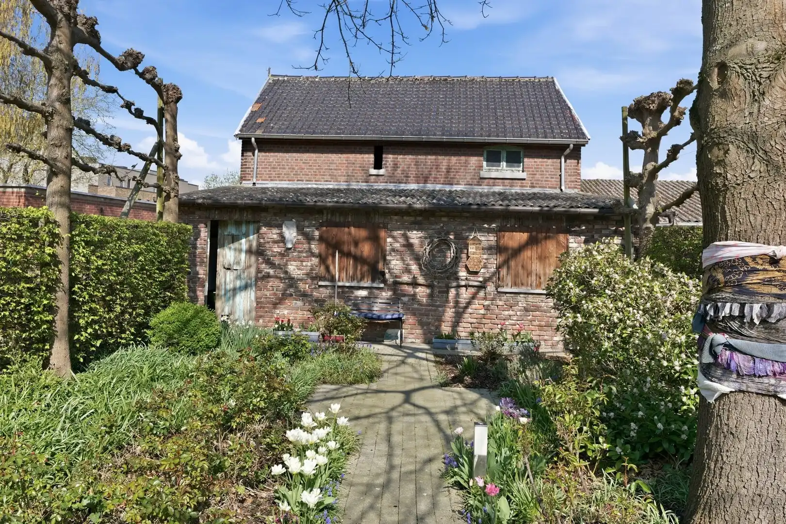 AUTHENTIEK HERENHUIS MET PRAKTIJKRUIMTE, TUIN EN GARAGE MET STALLEN IN HARTJE BORGLOON foto 45