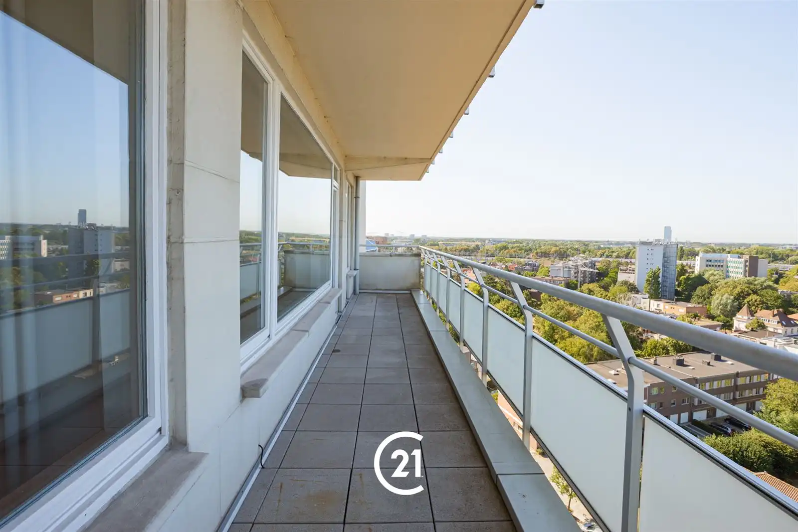 Luxueus afgewerkt appartement met 3 slaapkamers en terras. foto 6