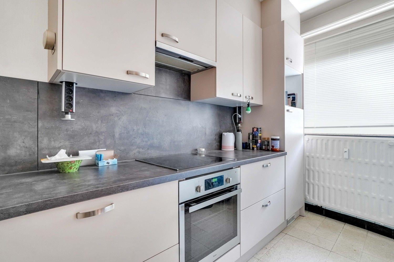 ruim tweeslaapkamerappartement met renovatiepotentieel foto 7