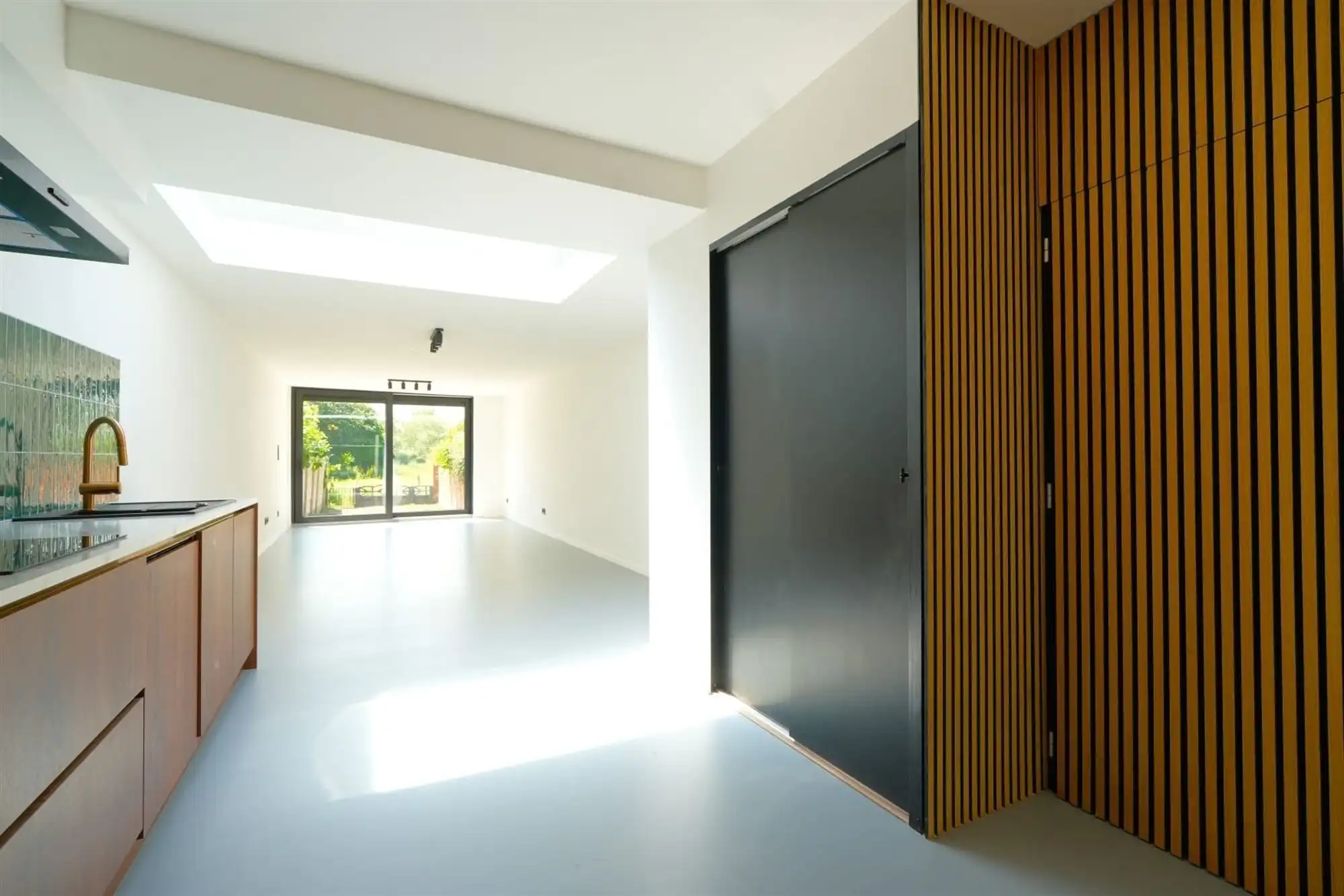 Gerenoveerde woning met drie slaapkamers en tuin foto 7