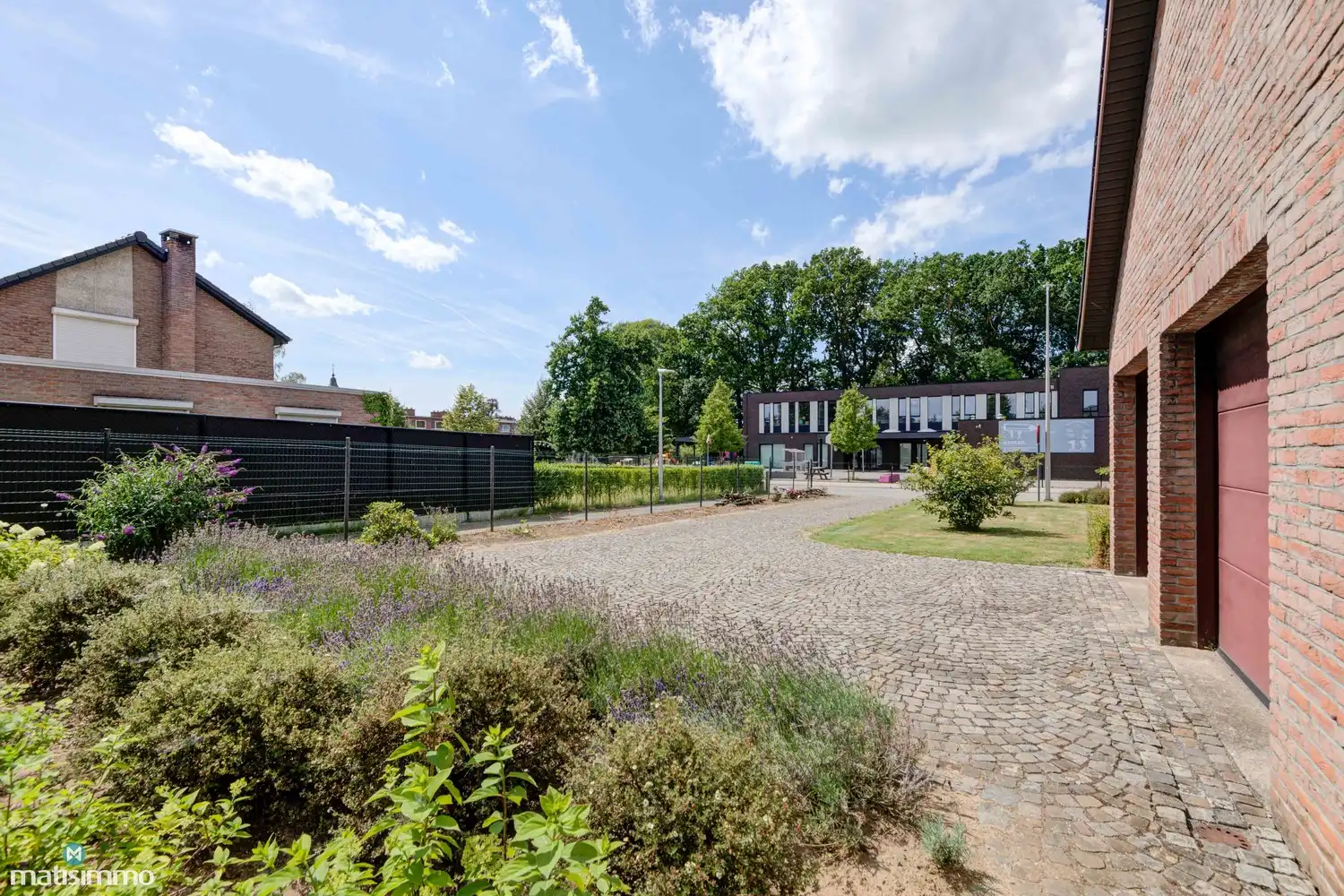 RUIME GEZINSWONING MET VIER SLAAPKAMERS, DUBBELE GARAGE EN RUIME TUIN NABIJ HET CENTRUM VAN HASSELT foto 41