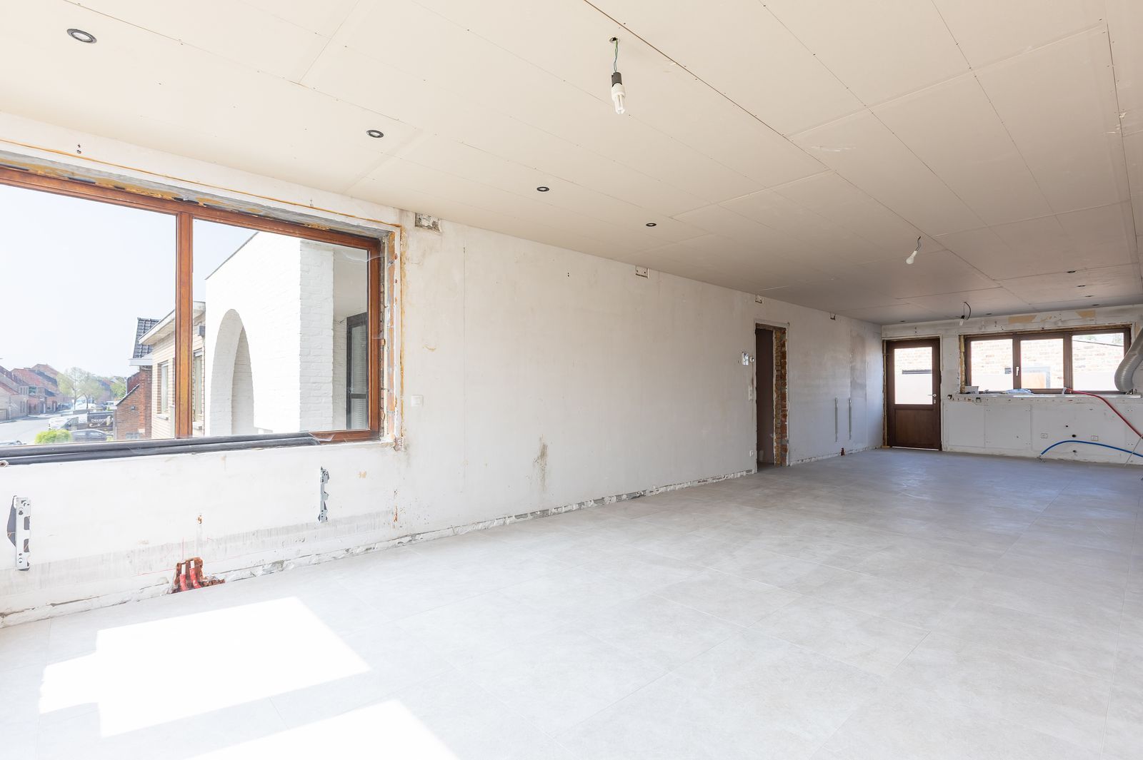 Grote eigendom met winkel, 2 appartement én prachtige loods foto 37