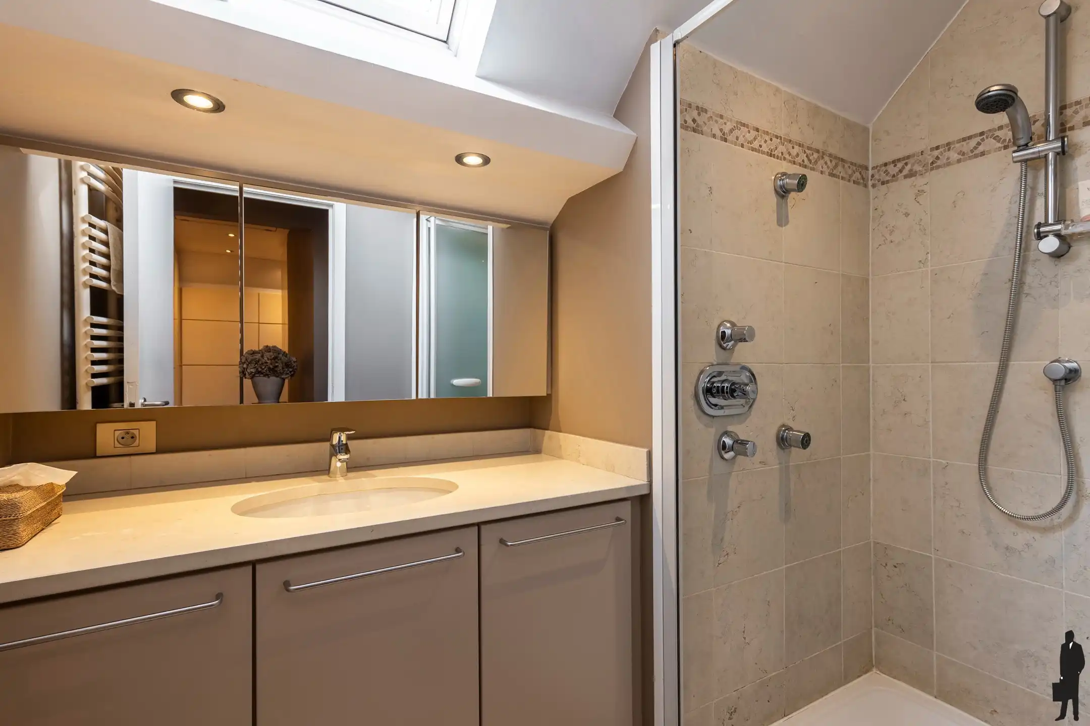 Rustig gelegen villa met 5 slaapkamers, sauna en bijgebouw foto 34