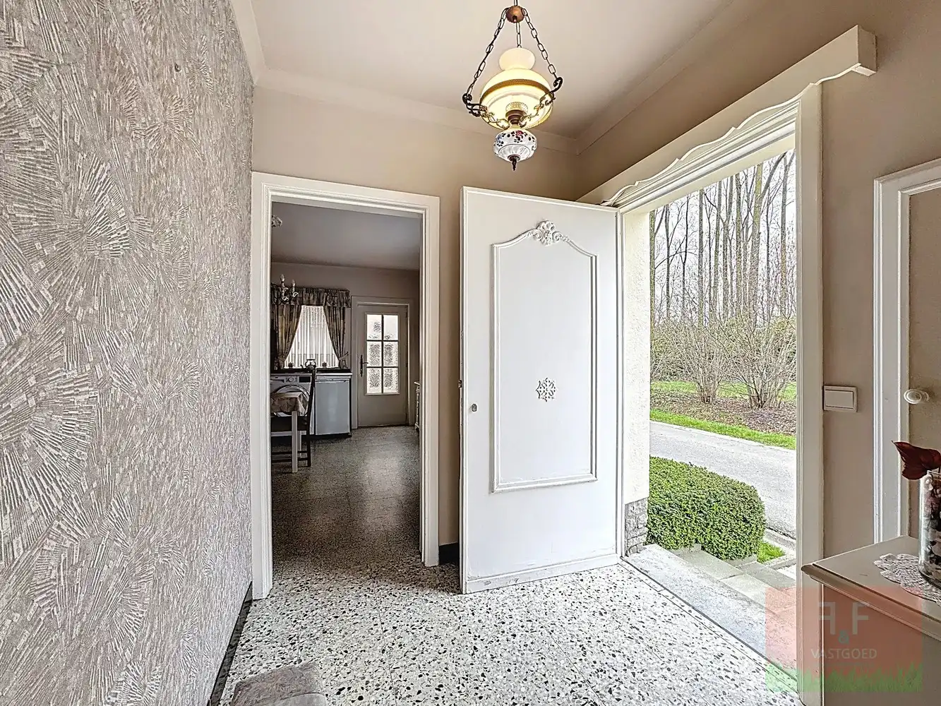 Open gezinswoning met ruime slaapkamers, garage en open tuin te Vlierzele foto 5