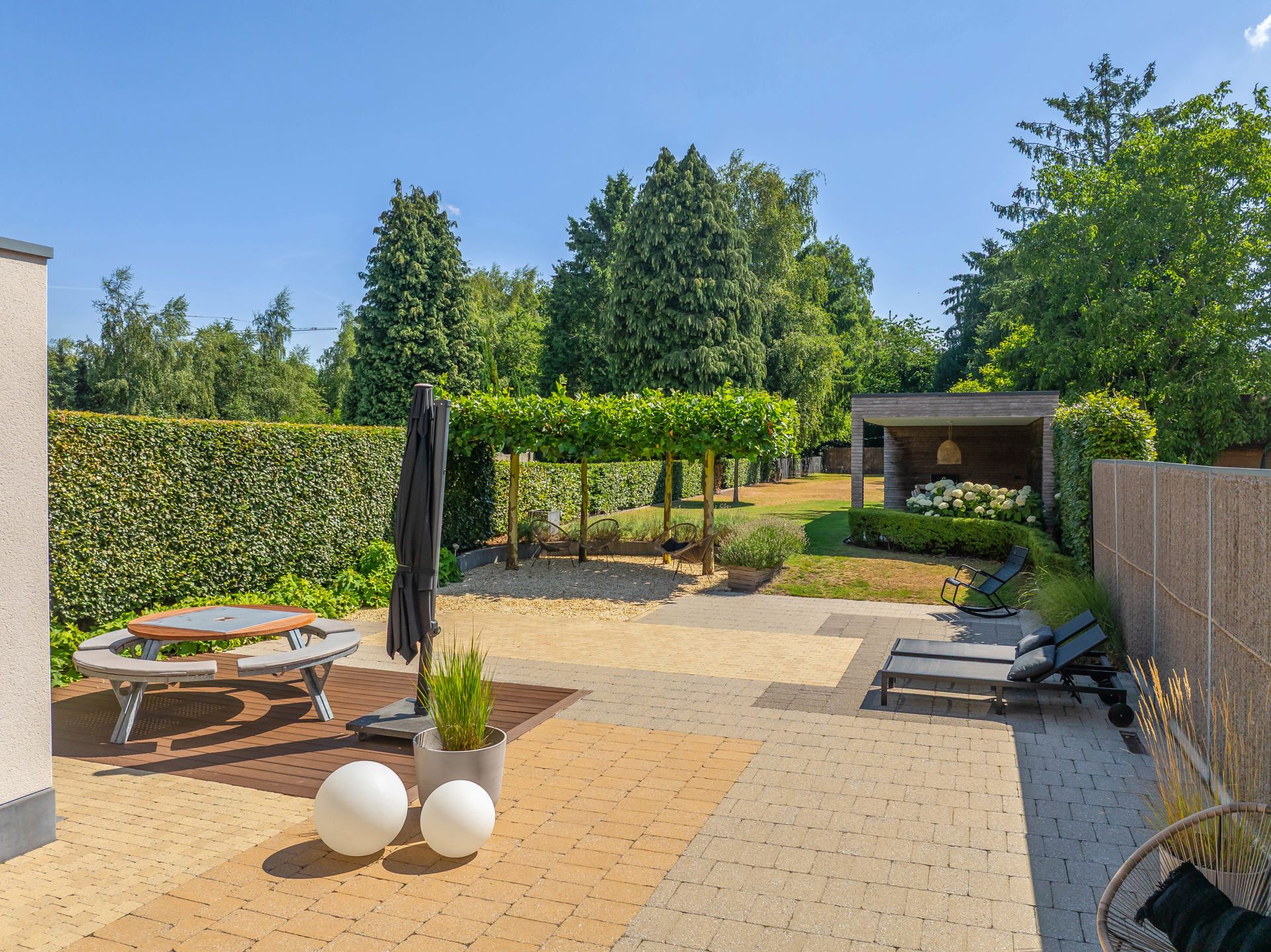 Moderne woning met tuin nabij het centrum van Westmalle foto {{pictureIndex}}