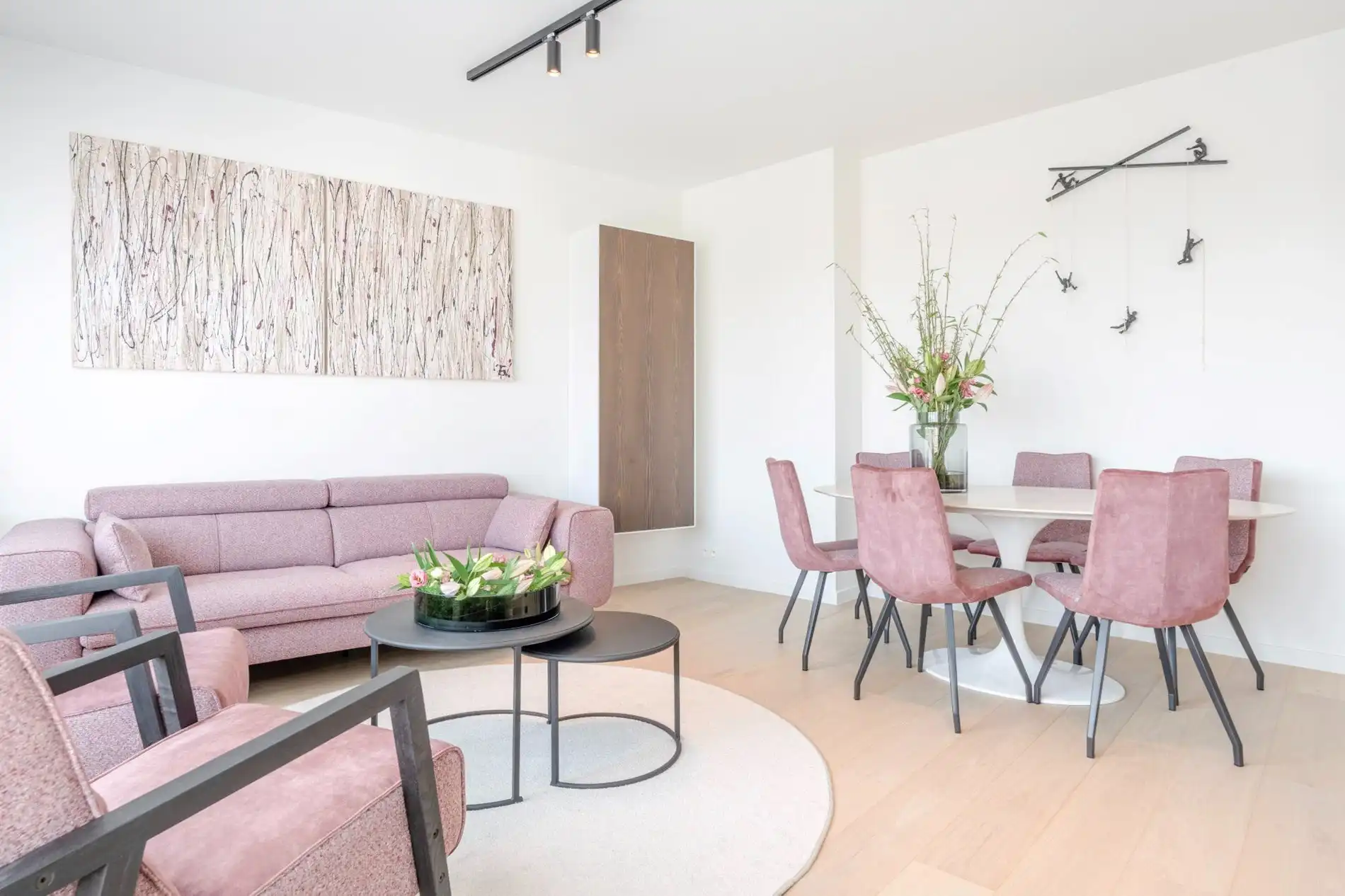 Rustig gelegen volledig gerenoveerd appartement met een open zicht over de villa's. foto 4