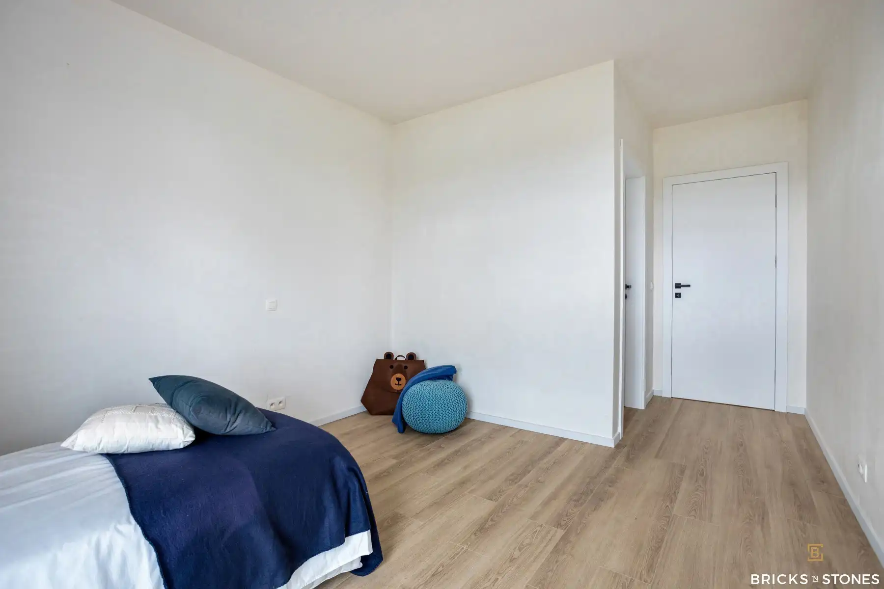 Stijlvolle nieuwbouwwoning met tuin, 3 slpks & 2 badk foto 16