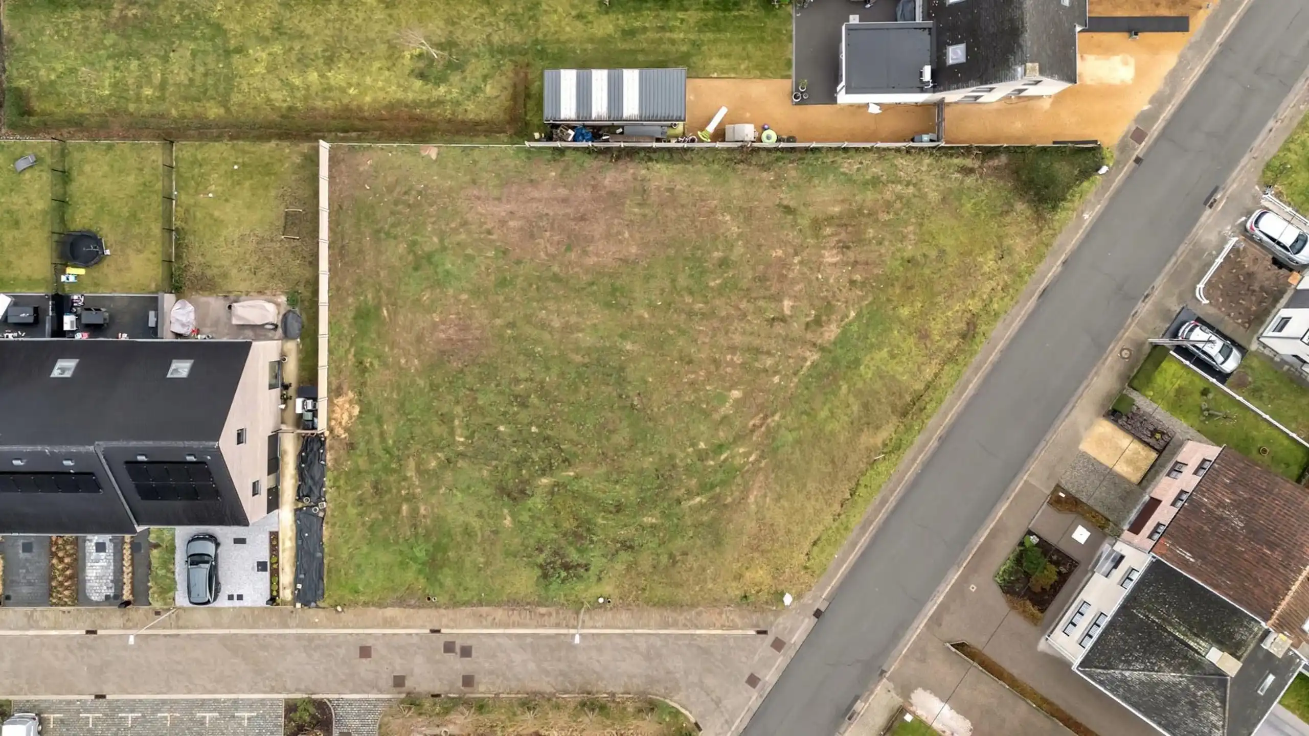 Goed gelegen bouwgrond met vergunning voor 4-gevel woning foto 4