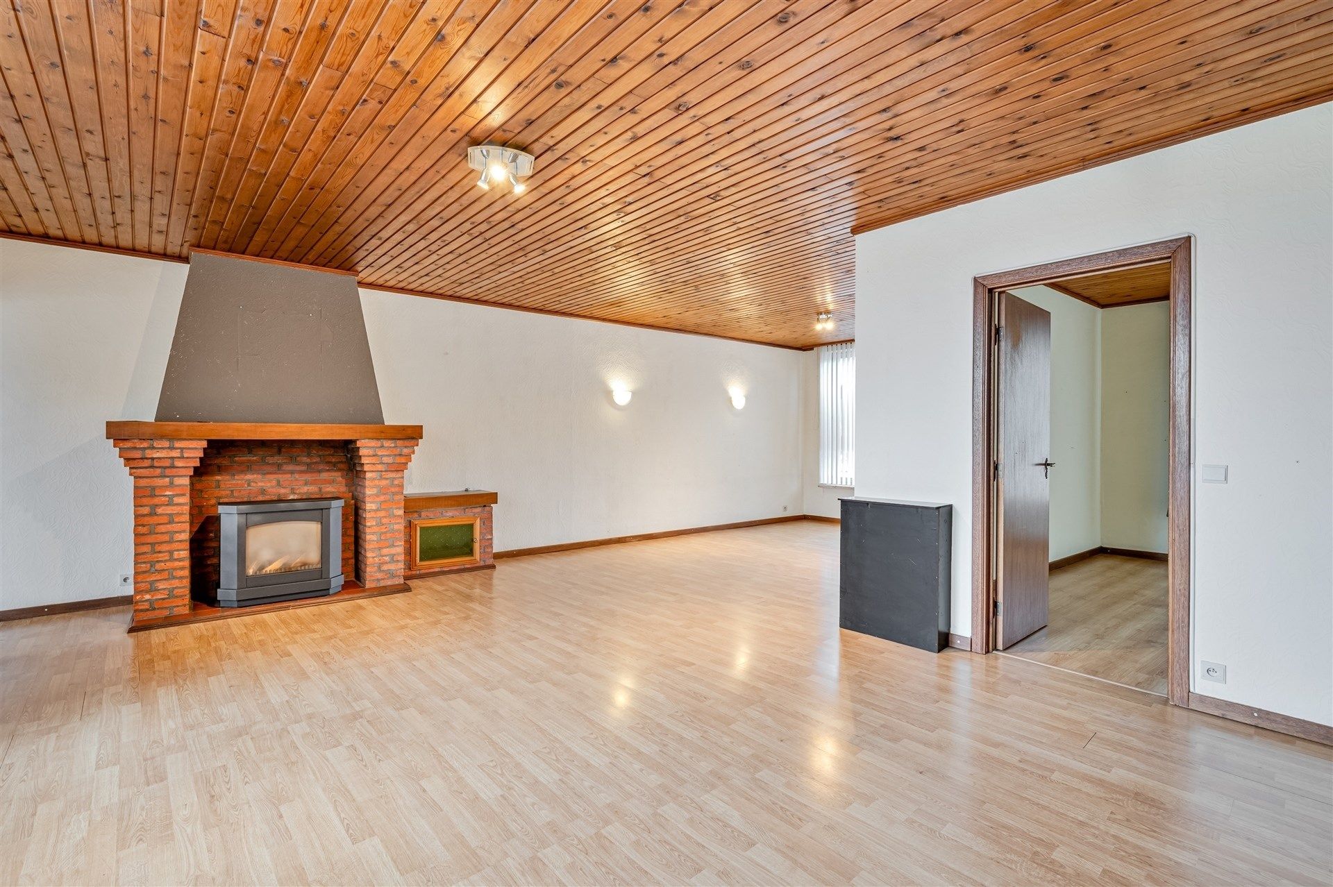Bijzonder ruime woning met tuin en garage foto 3