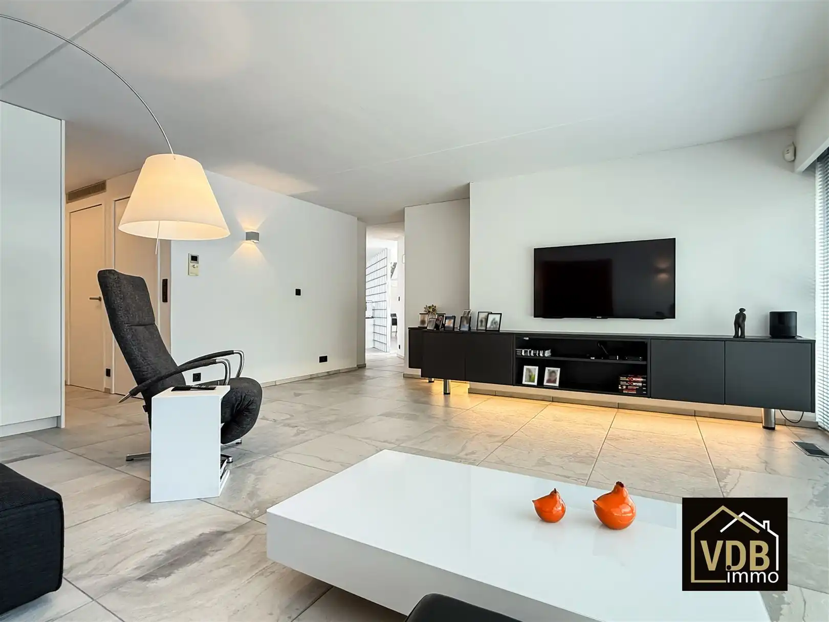 COMMERCIEEL PAND MET PENTHOUSE OP TOP LOCATIE foto 19